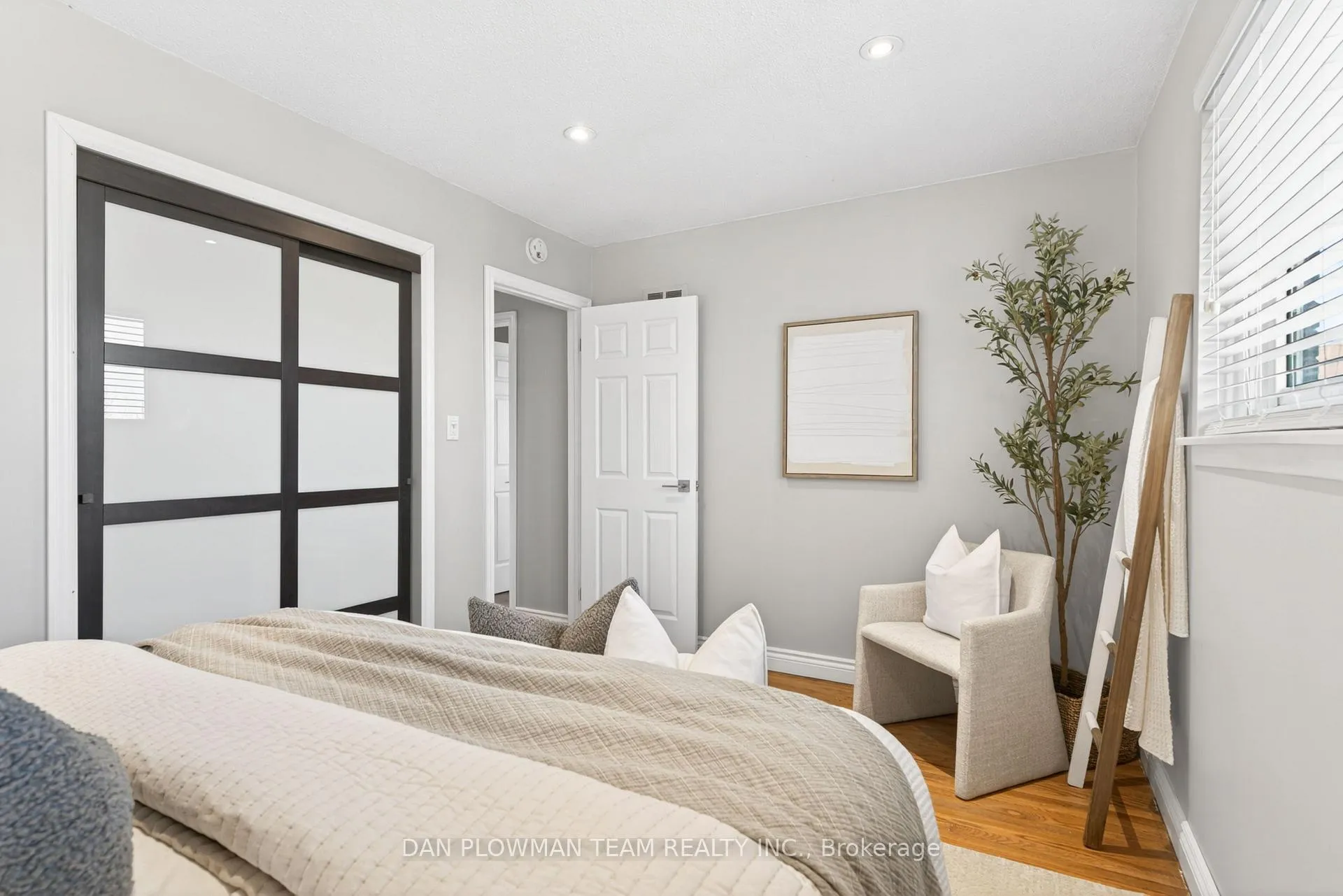 Photo 20 of 215 Central Park Boulevard N, Oshawa, O'Neill — HOMEH