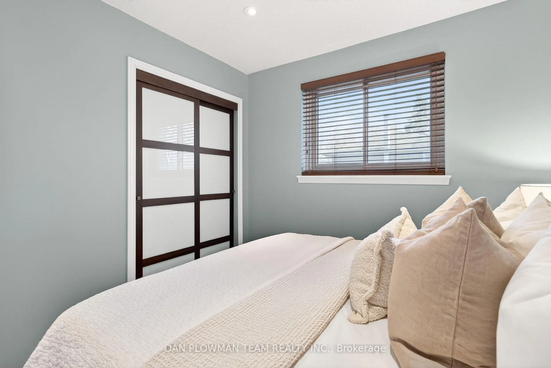 Photo 22 of 215 Central Park Boulevard N, Oshawa, O'Neill — HOMEH