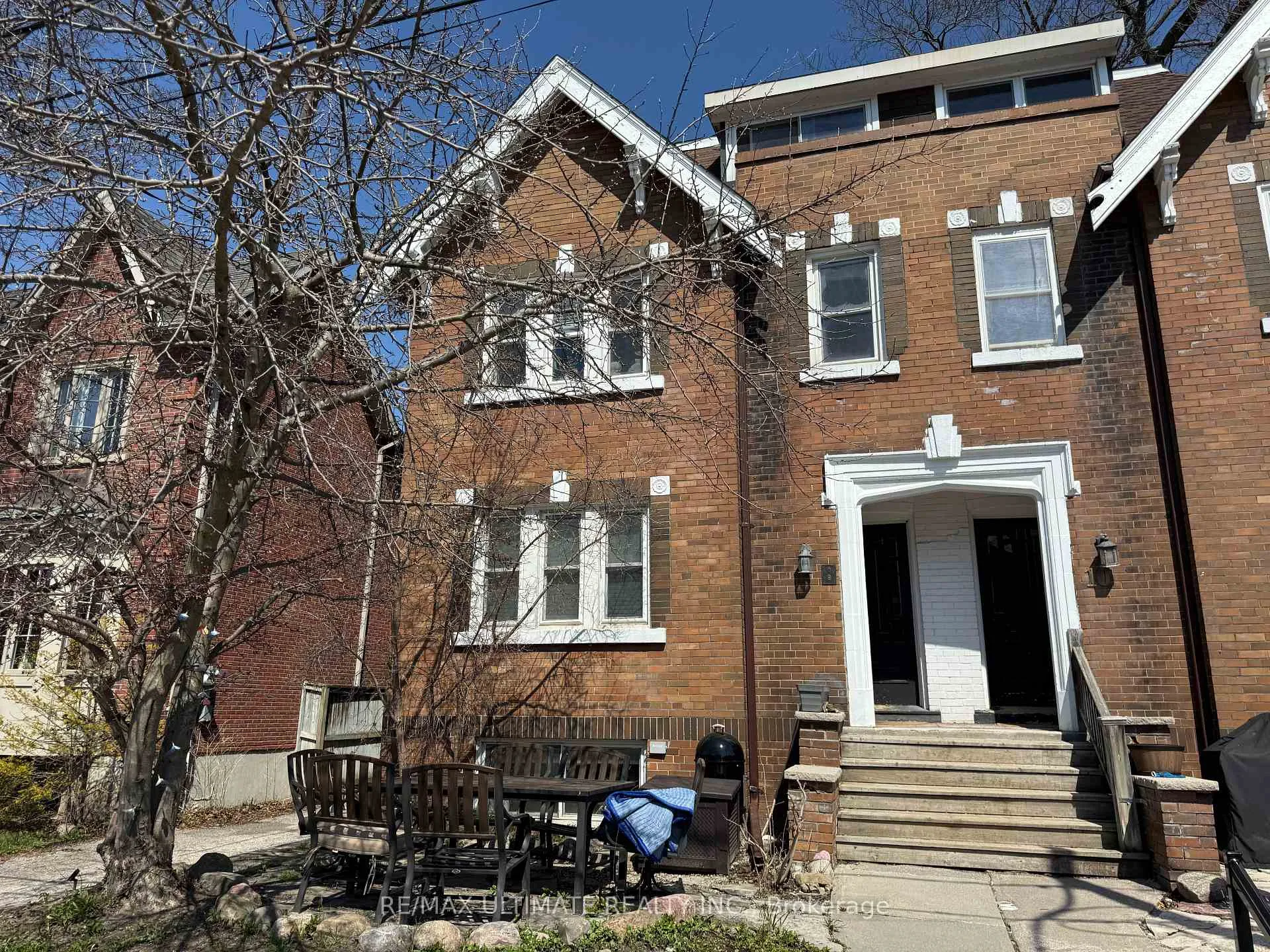 Photo 2 of Unit Unit 5 (Basement Unit), 8 Avion Avenue, Toronto, The Beaches — HOMEH