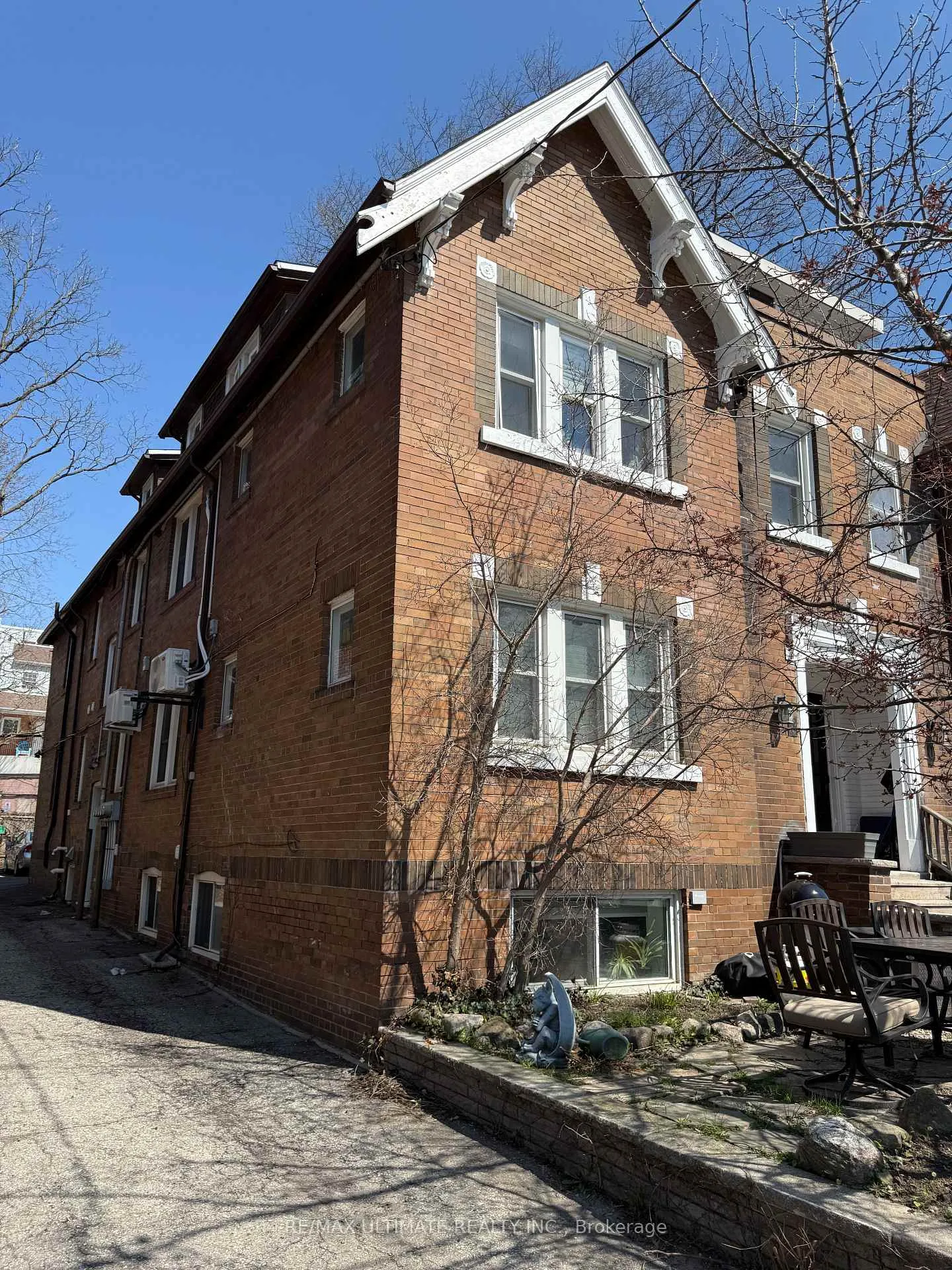 Photo 3 of Unit Unit 5 (Basement Unit), 8 Avion Avenue, Toronto, The Beaches — HOMEH