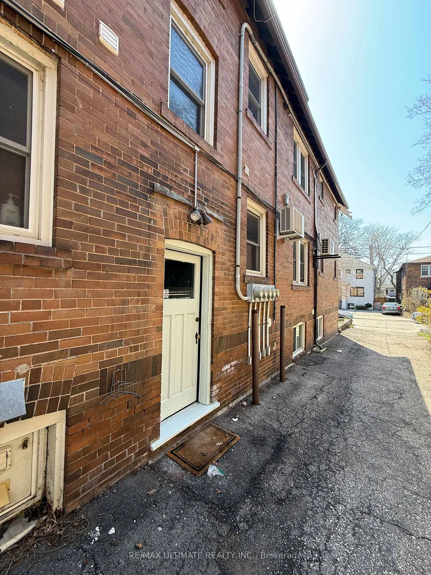 Photo 4 of Unit Unit 5 (Basement Unit), 8 Avion Avenue, Toronto, The Beaches — HOMEH