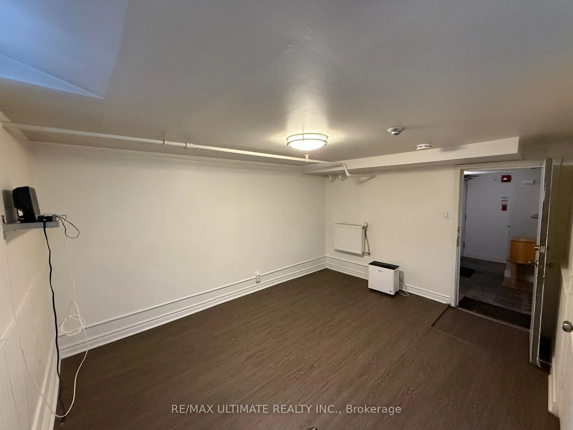 Photo 7 of Unit Unit 5 (Basement Unit), 8 Avion Avenue, Toronto, The Beaches — HOMEH
