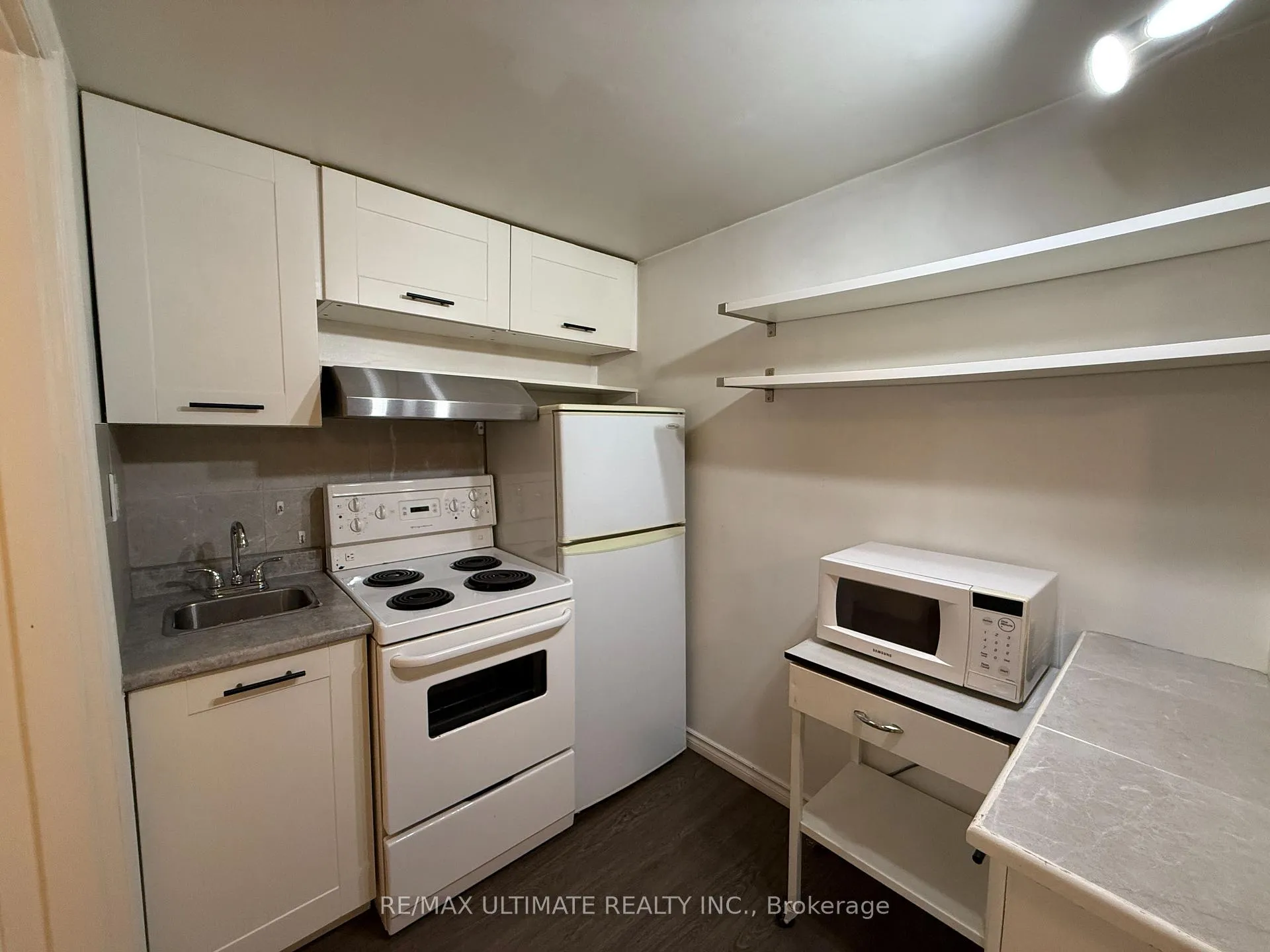 Photo 9 of Unit Unit 5 (Basement Unit), 8 Avion Avenue, Toronto, The Beaches — HOMEH