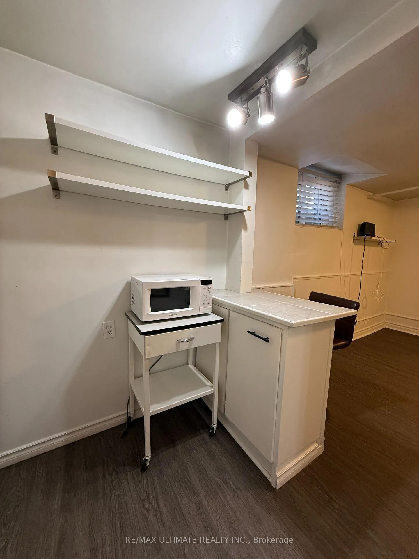 Photo 11 of Unit Unit 5 (Basement Unit), 8 Avion Avenue, Toronto, The Beaches — HOMEH