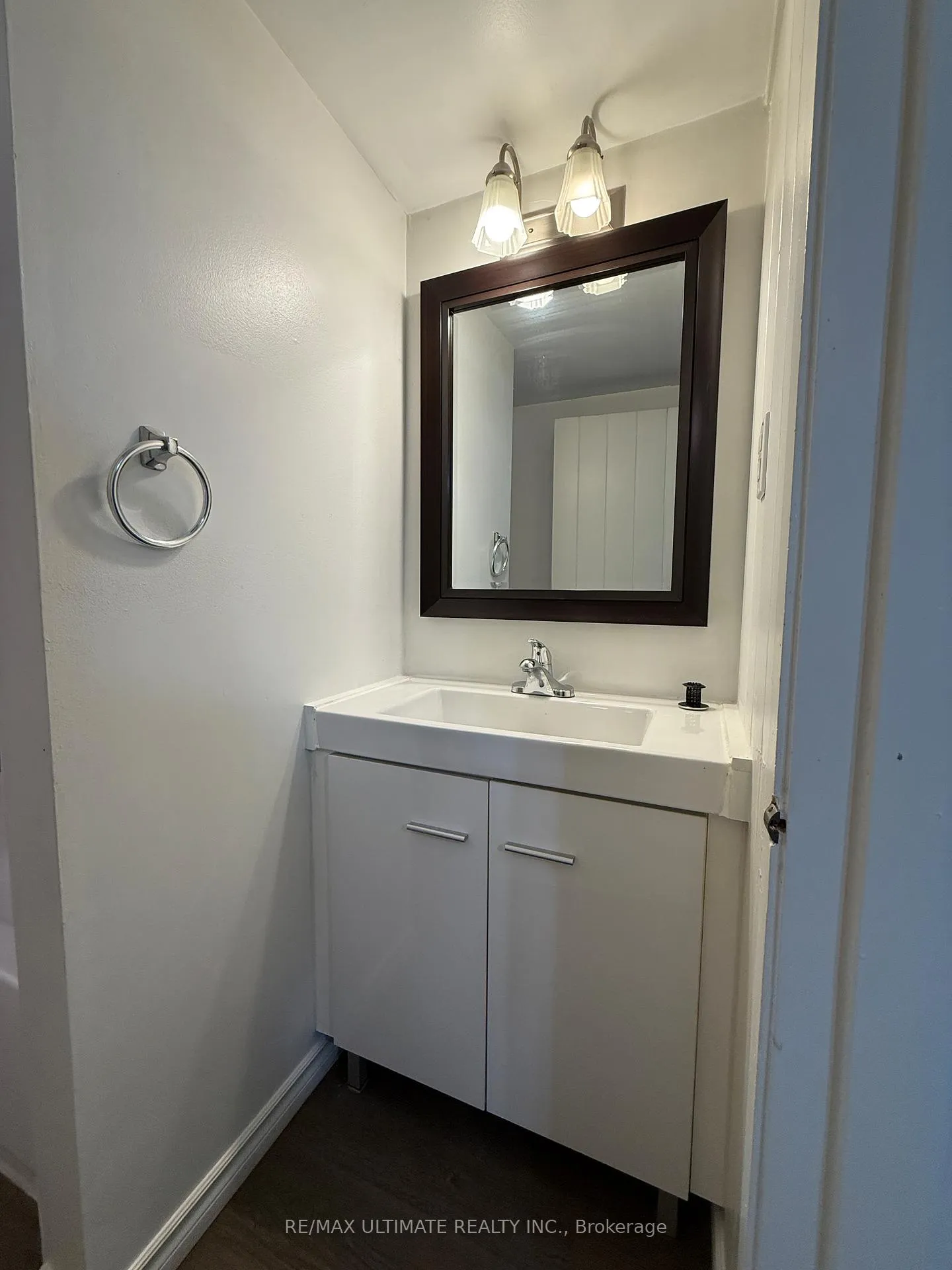 Photo 13 of Unit Unit 5 (Basement Unit), 8 Avion Avenue, Toronto, The Beaches — HOMEH