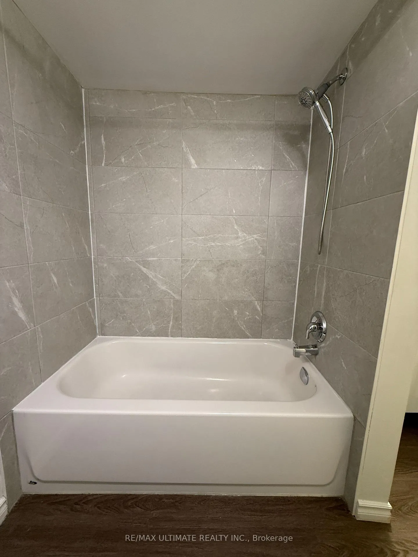 Photo 16 of Unit Unit 5 (Basement Unit), 8 Avion Avenue, Toronto, The Beaches — HOMEH