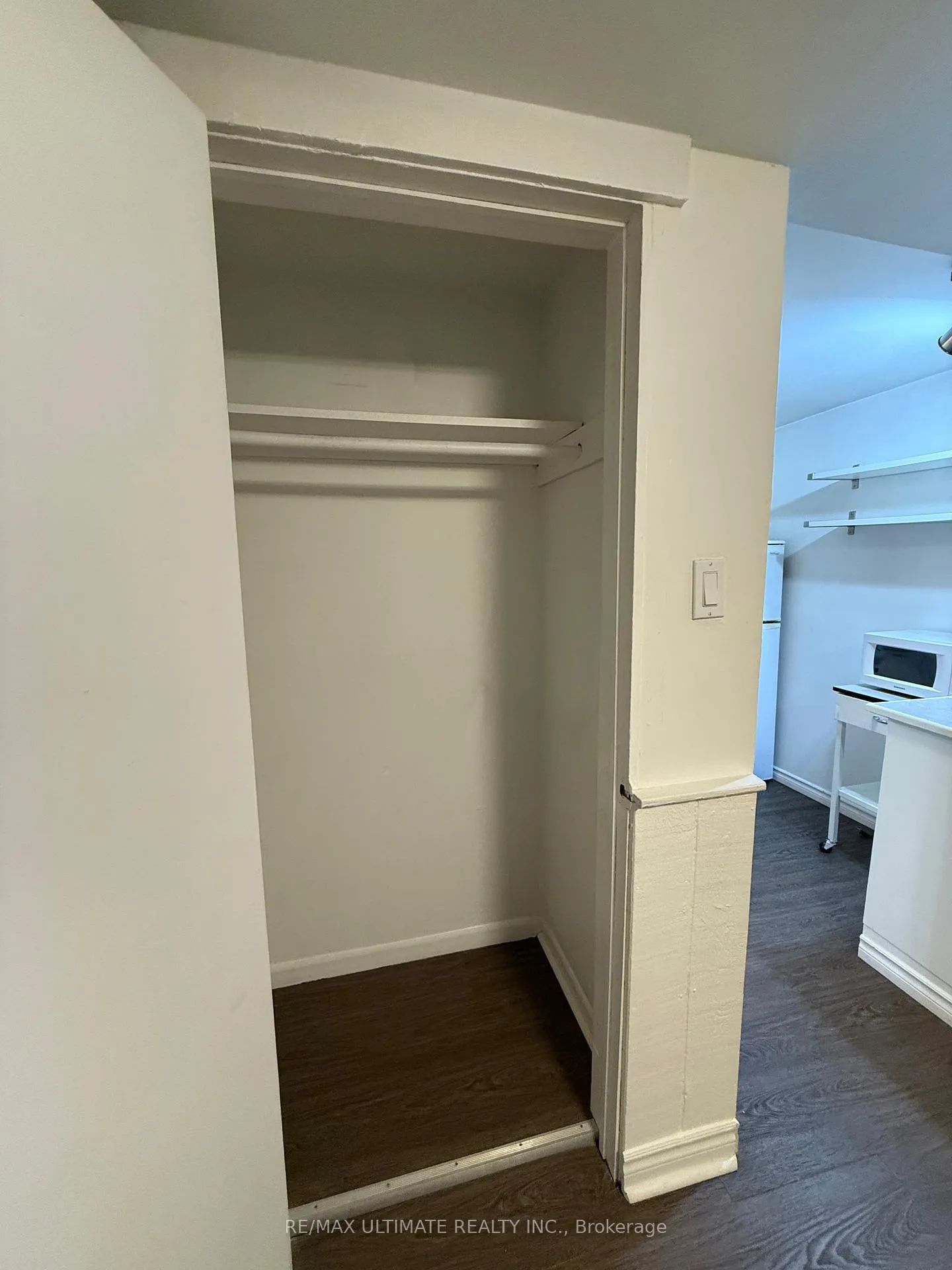 Photo 17 of Unit Unit 5 (Basement Unit), 8 Avion Avenue, Toronto, The Beaches — HOMEH