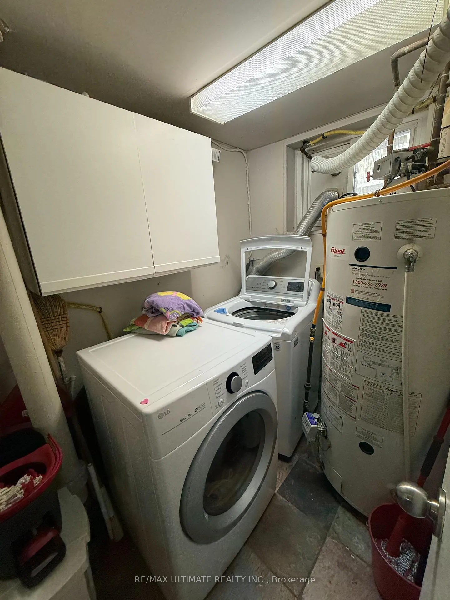 Photo 18 of Unit Unit 5 (Basement Unit), 8 Avion Avenue, Toronto, The Beaches — HOMEH