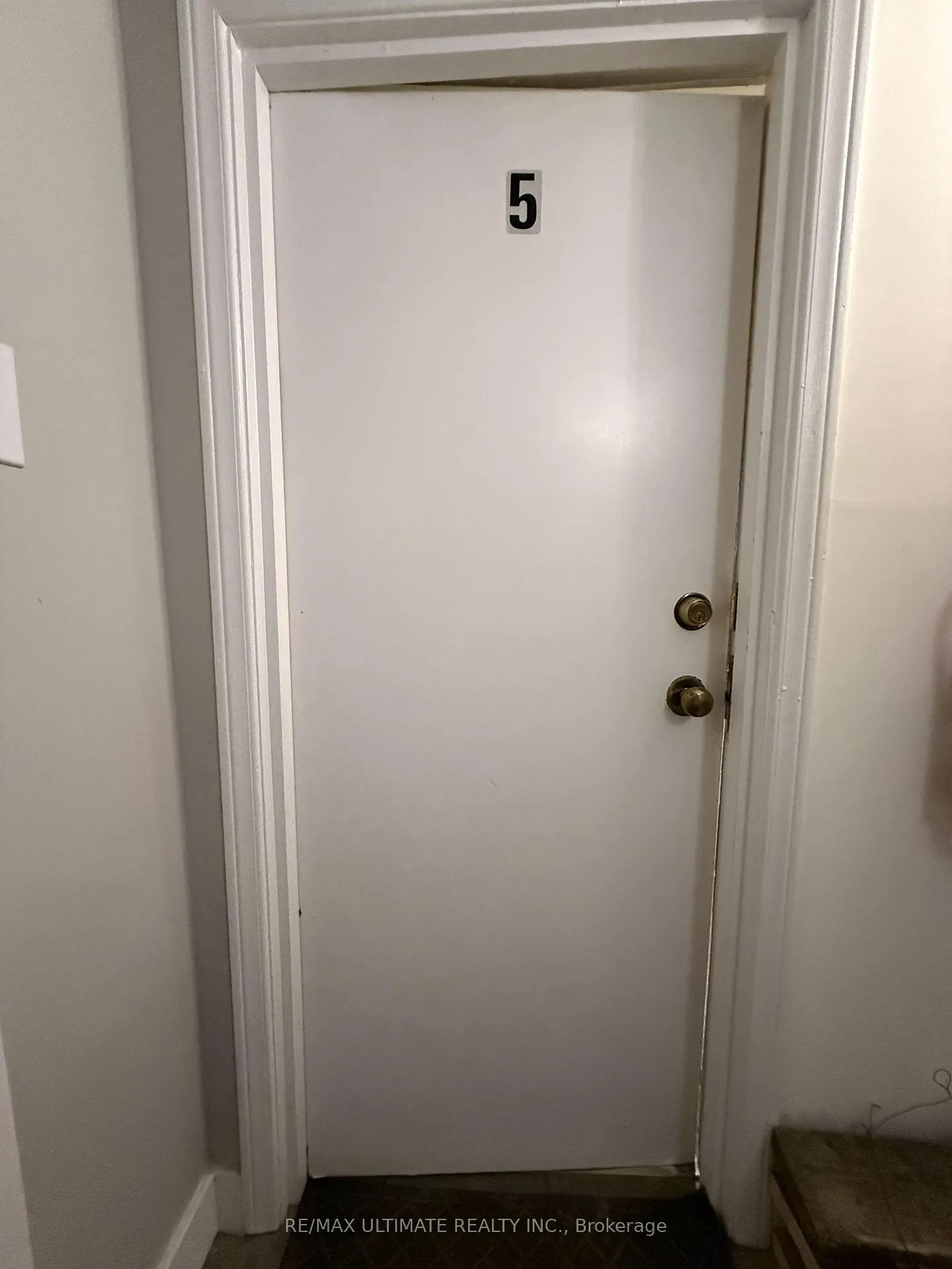 Photo 19 of Unit Unit 5 (Basement Unit), 8 Avion Avenue, Toronto, The Beaches — HOMEH