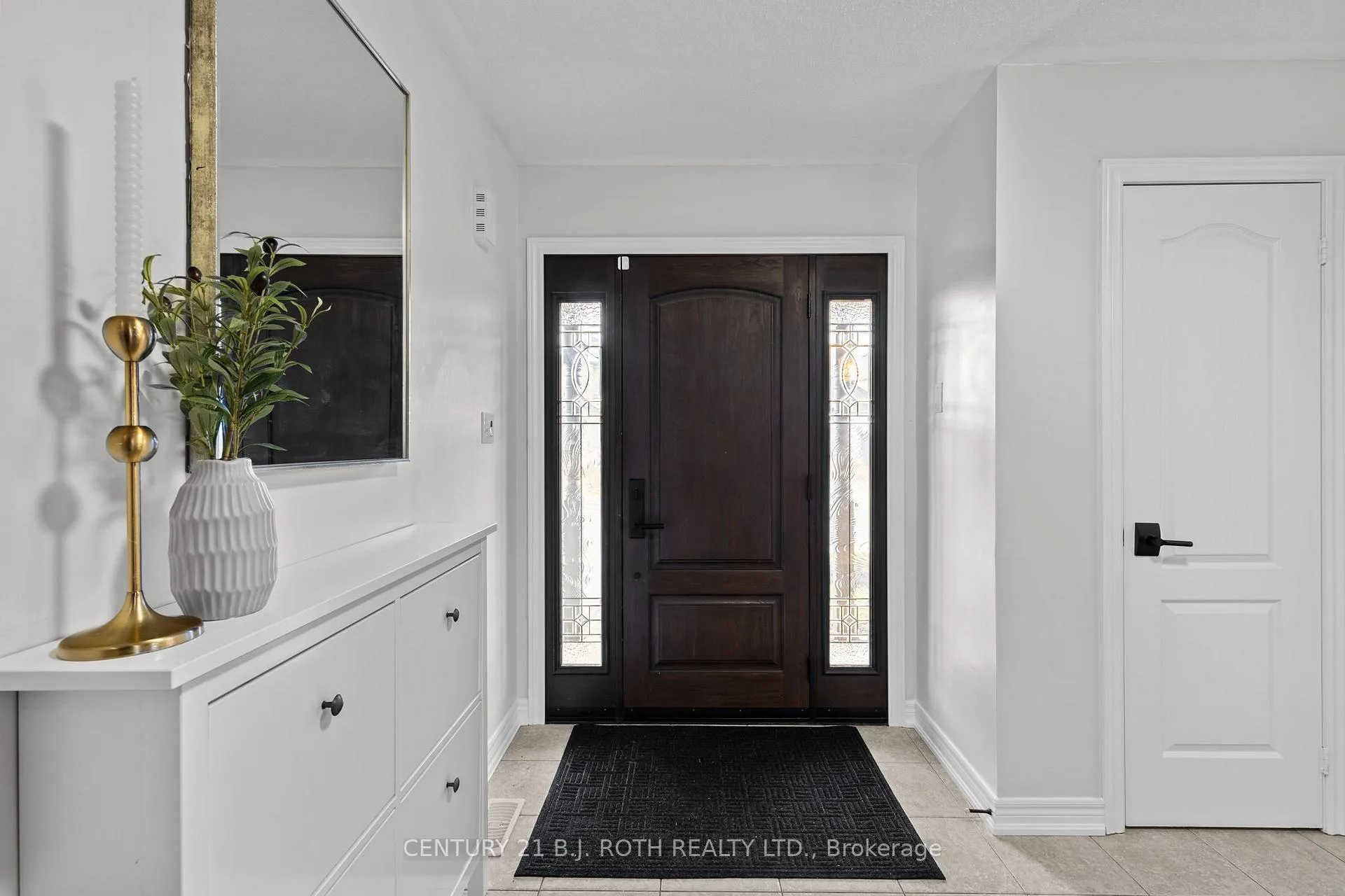 Photo 2 of 30 Megan Crescent, Barrie, Holly — HOMEH
