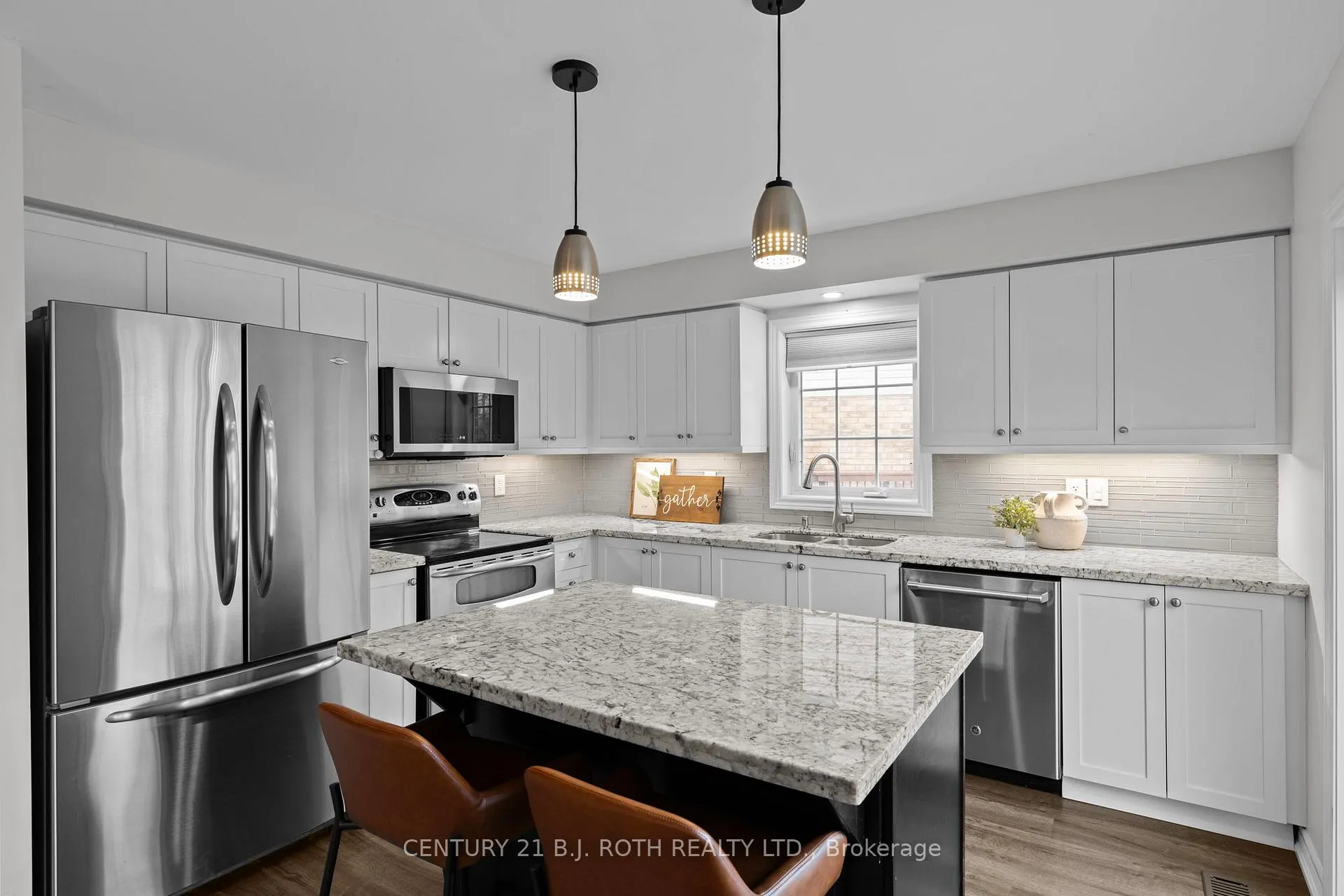 Photo 7 of 30 Megan Crescent, Barrie, Holly — HOMEH