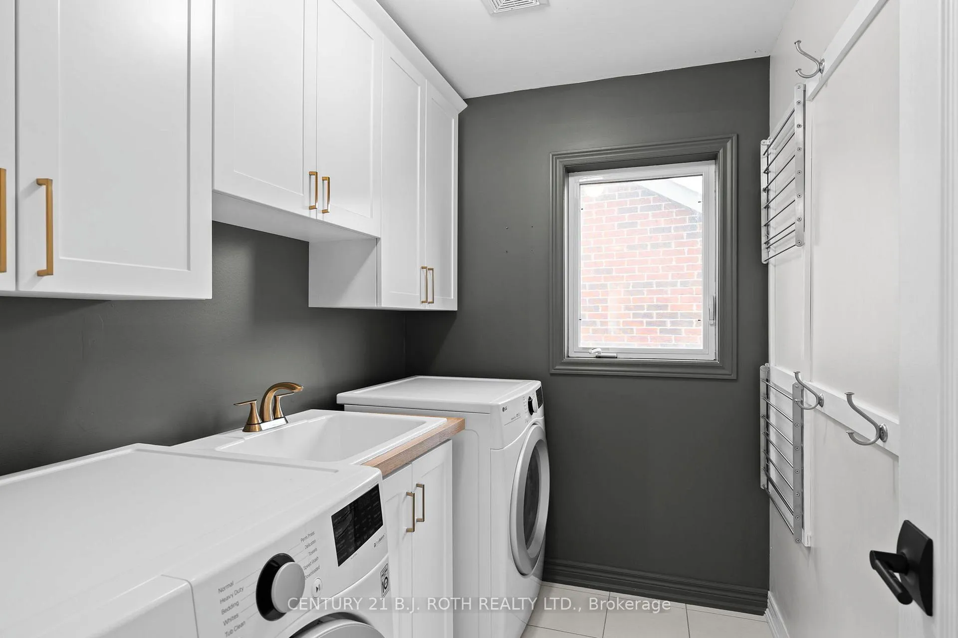 Photo 19 of 30 Megan Crescent, Barrie, Holly — HOMEH