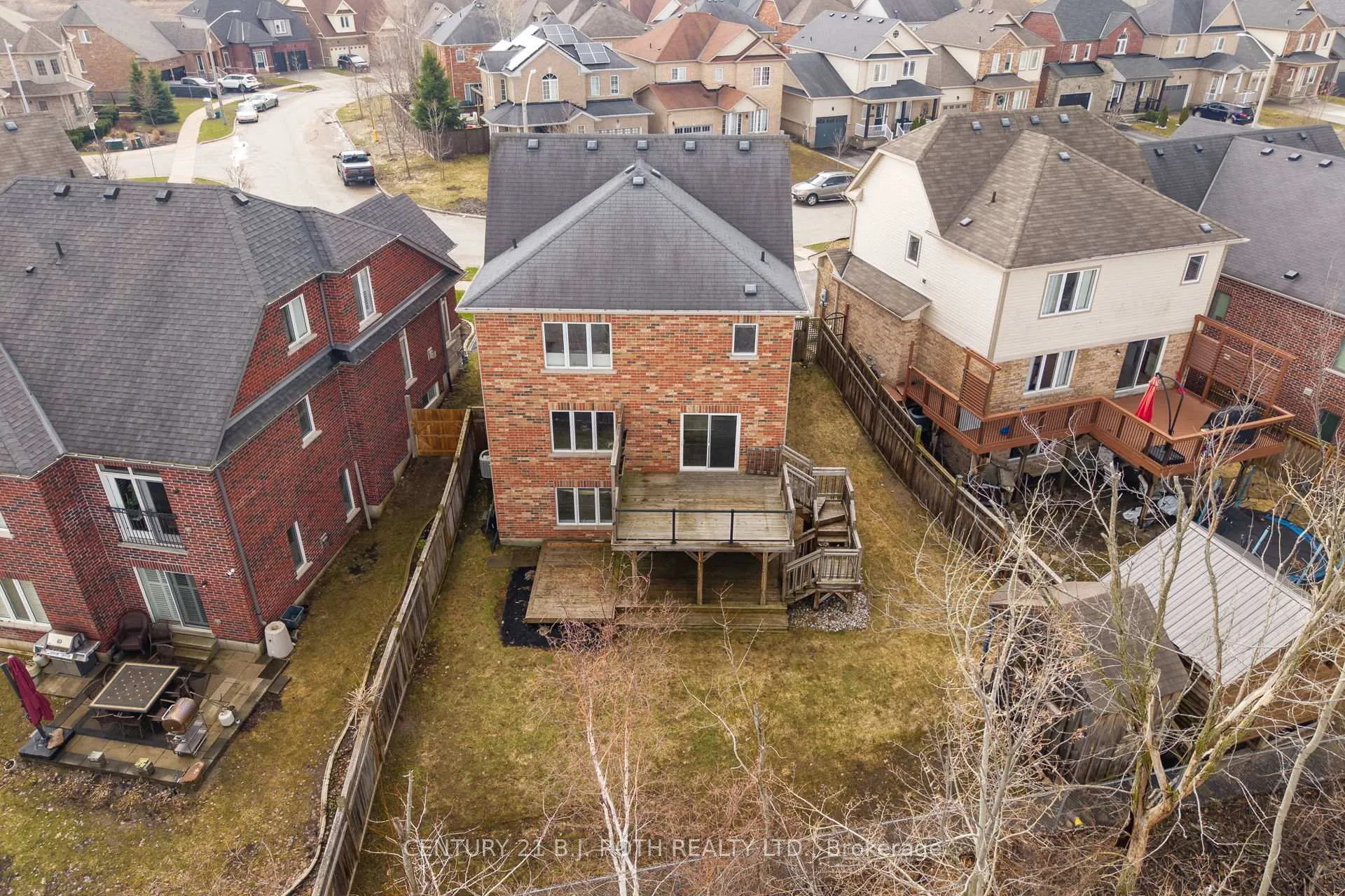 Photo 32 of 30 Megan Crescent, Barrie, Holly — HOMEH