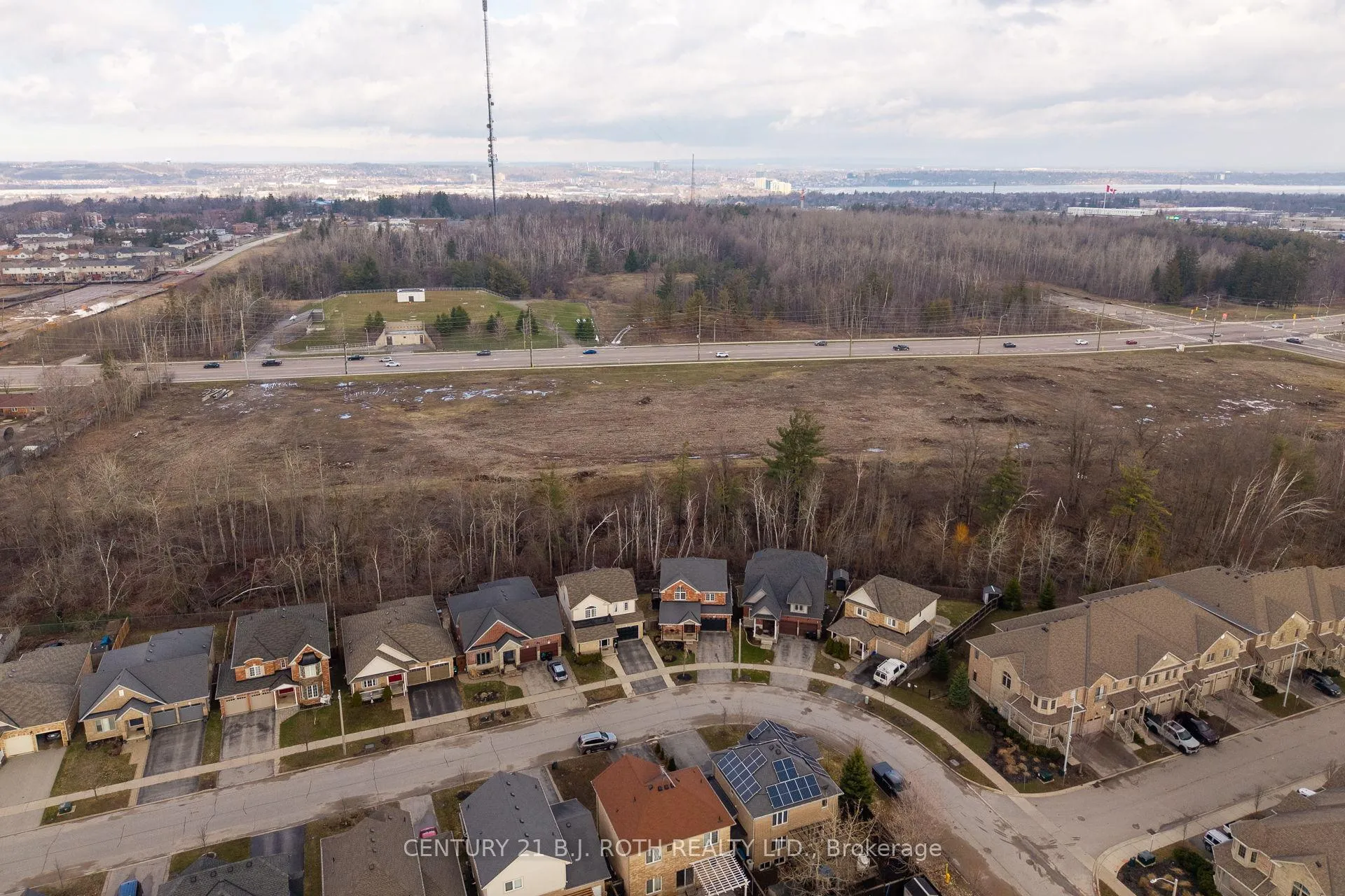 Photo 36 of 30 Megan Crescent, Barrie, Holly — HOMEH