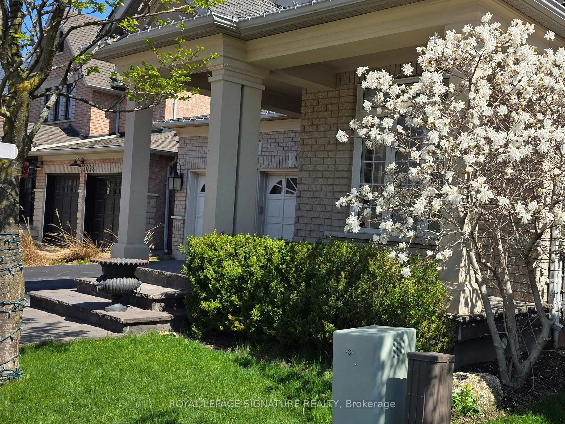 Photo 2 of 2096 Newell Crescent, Burlington, Orchard — HOMEH