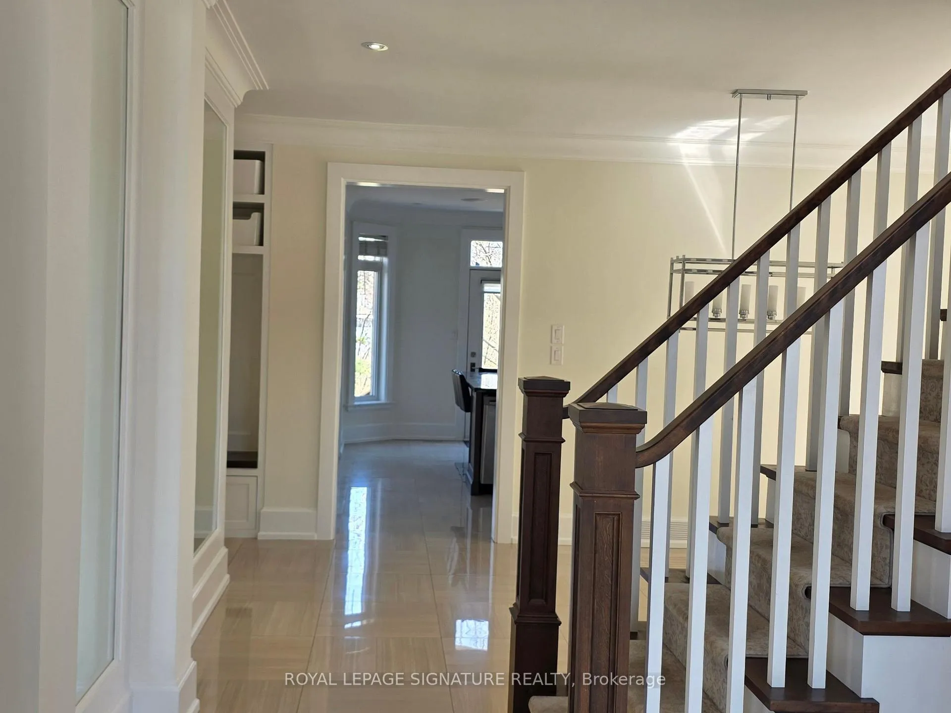 Photo 4 of 2096 Newell Crescent, Burlington, Orchard — HOMEH