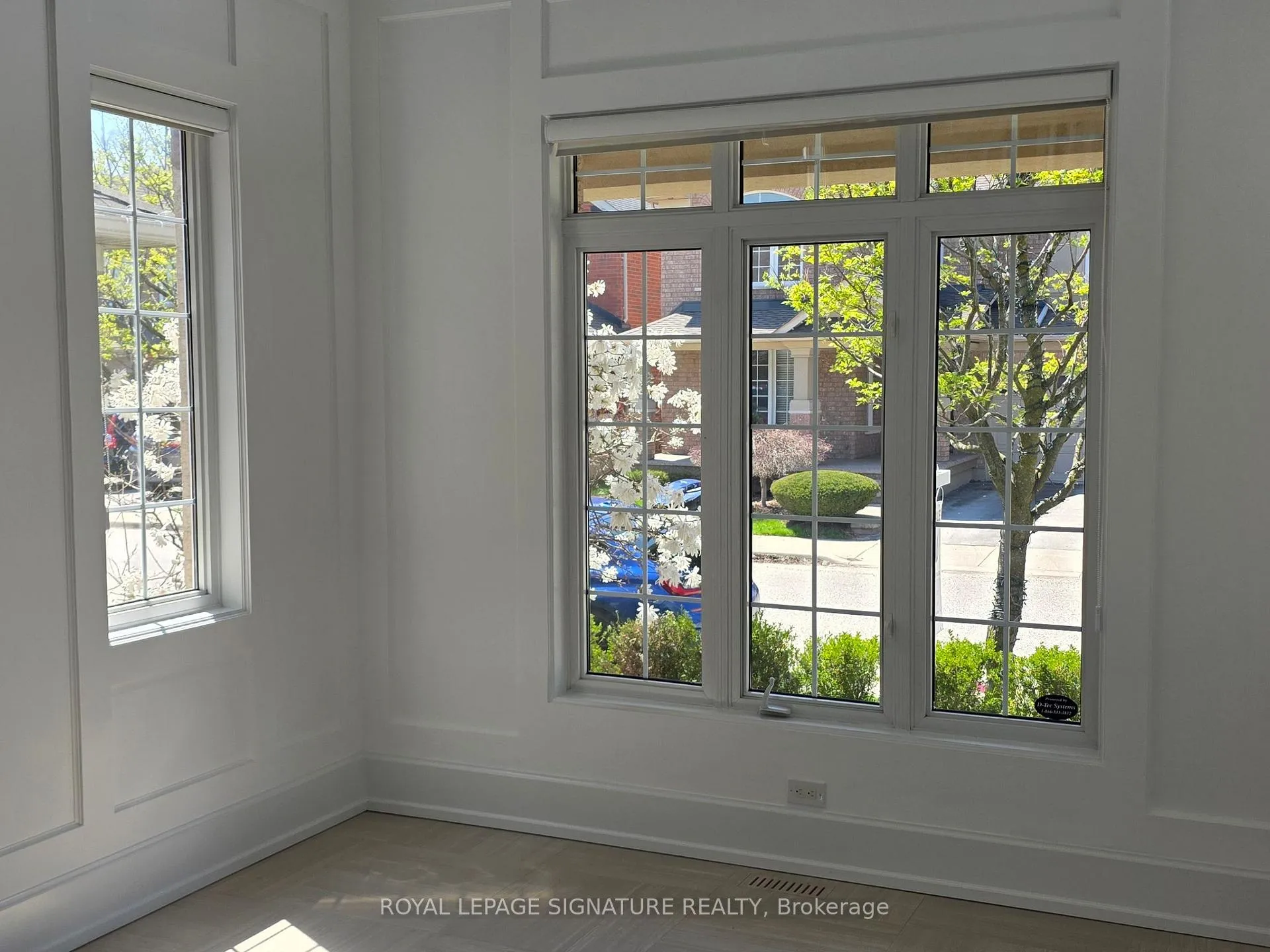 Photo 6 of 2096 Newell Crescent, Burlington, Orchard — HOMEH