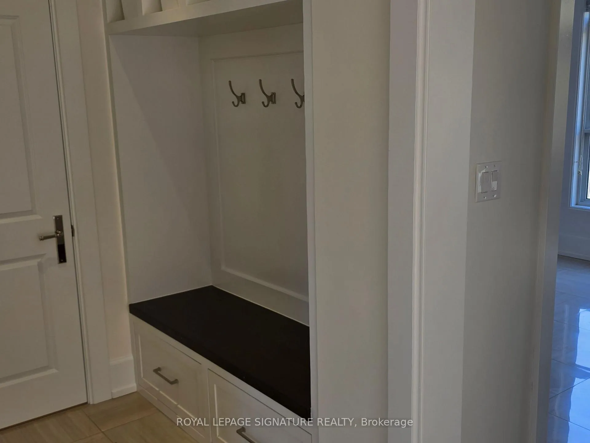 Photo 9 of 2096 Newell Crescent, Burlington, Orchard — HOMEH