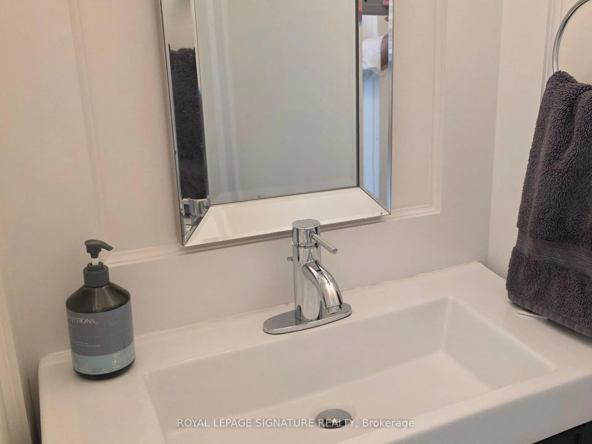 Photo 10 of 2096 Newell Crescent, Burlington, Orchard — HOMEH