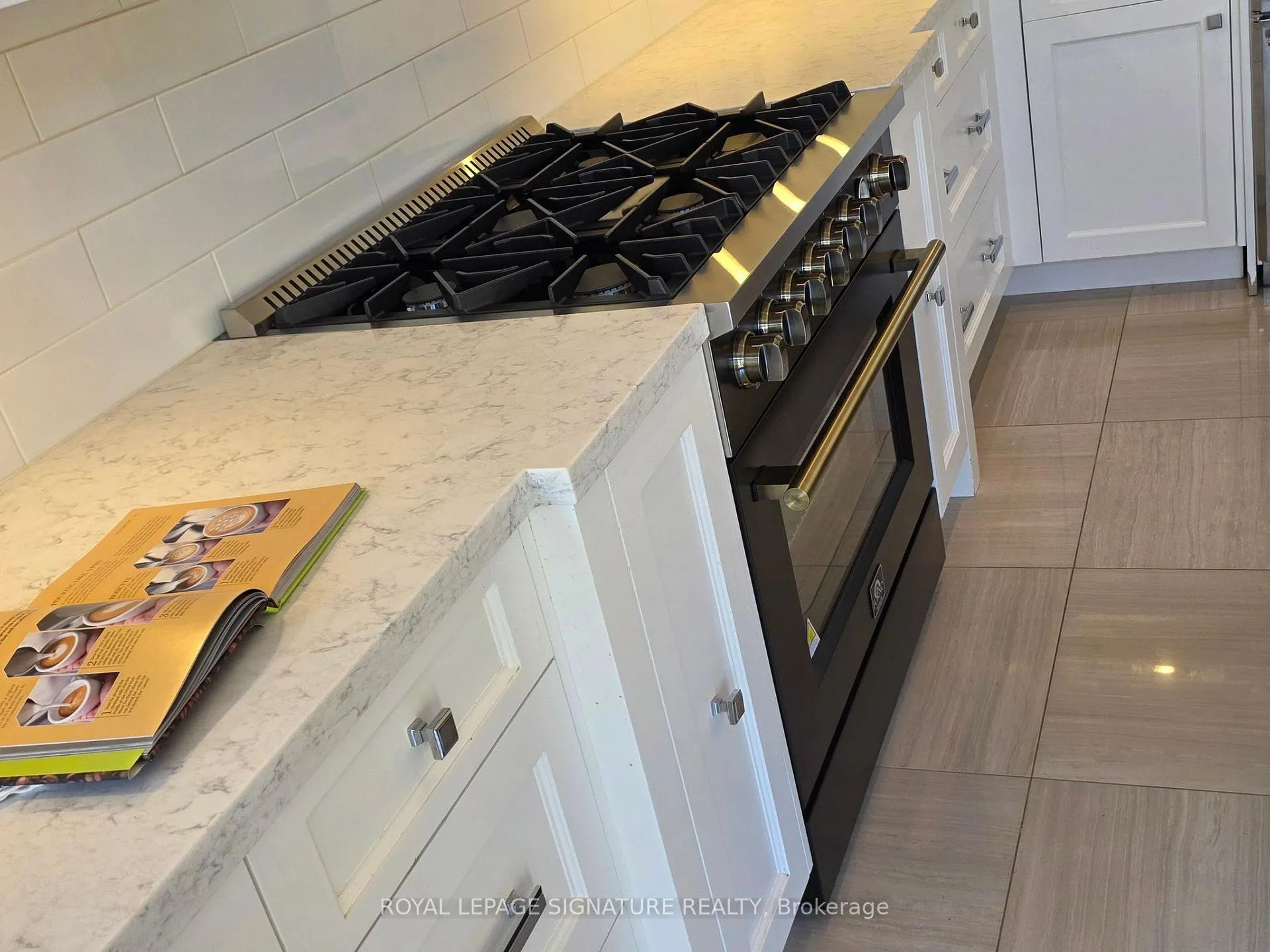 Photo 14 of 2096 Newell Crescent, Burlington, Orchard — HOMEH