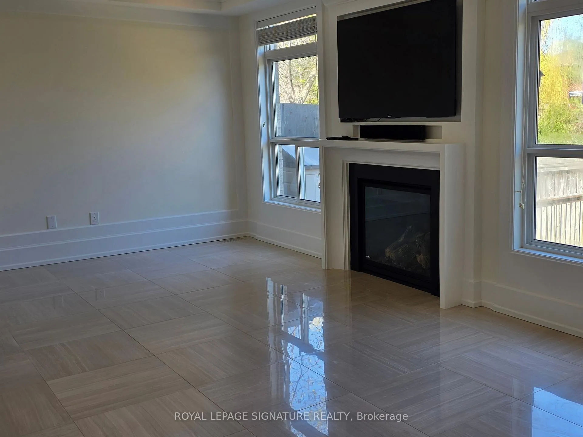 Photo 17 of 2096 Newell Crescent, Burlington, Orchard — HOMEH