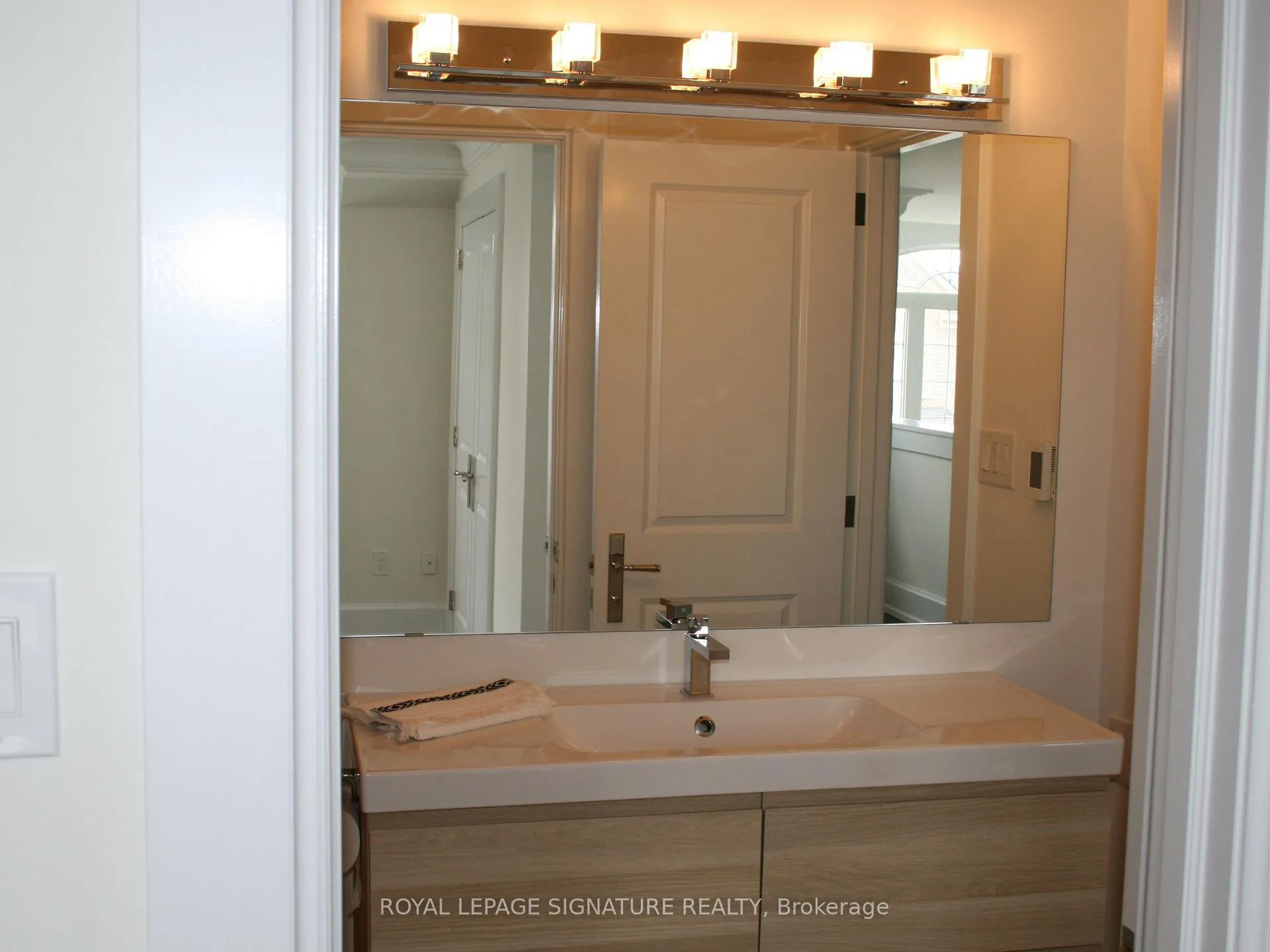 Photo 24 of 2096 Newell Crescent, Burlington, Orchard — HOMEH