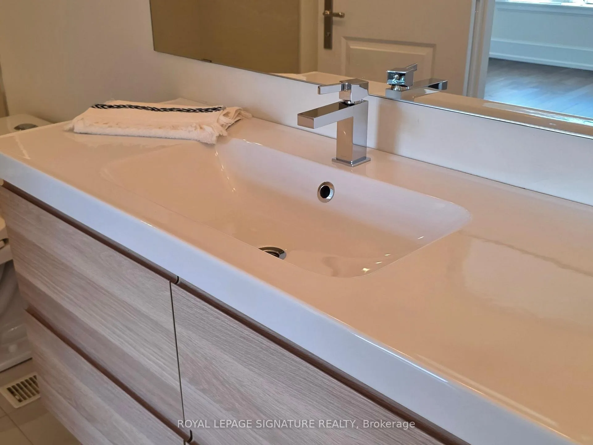 Photo 25 of 2096 Newell Crescent, Burlington, Orchard — HOMEH