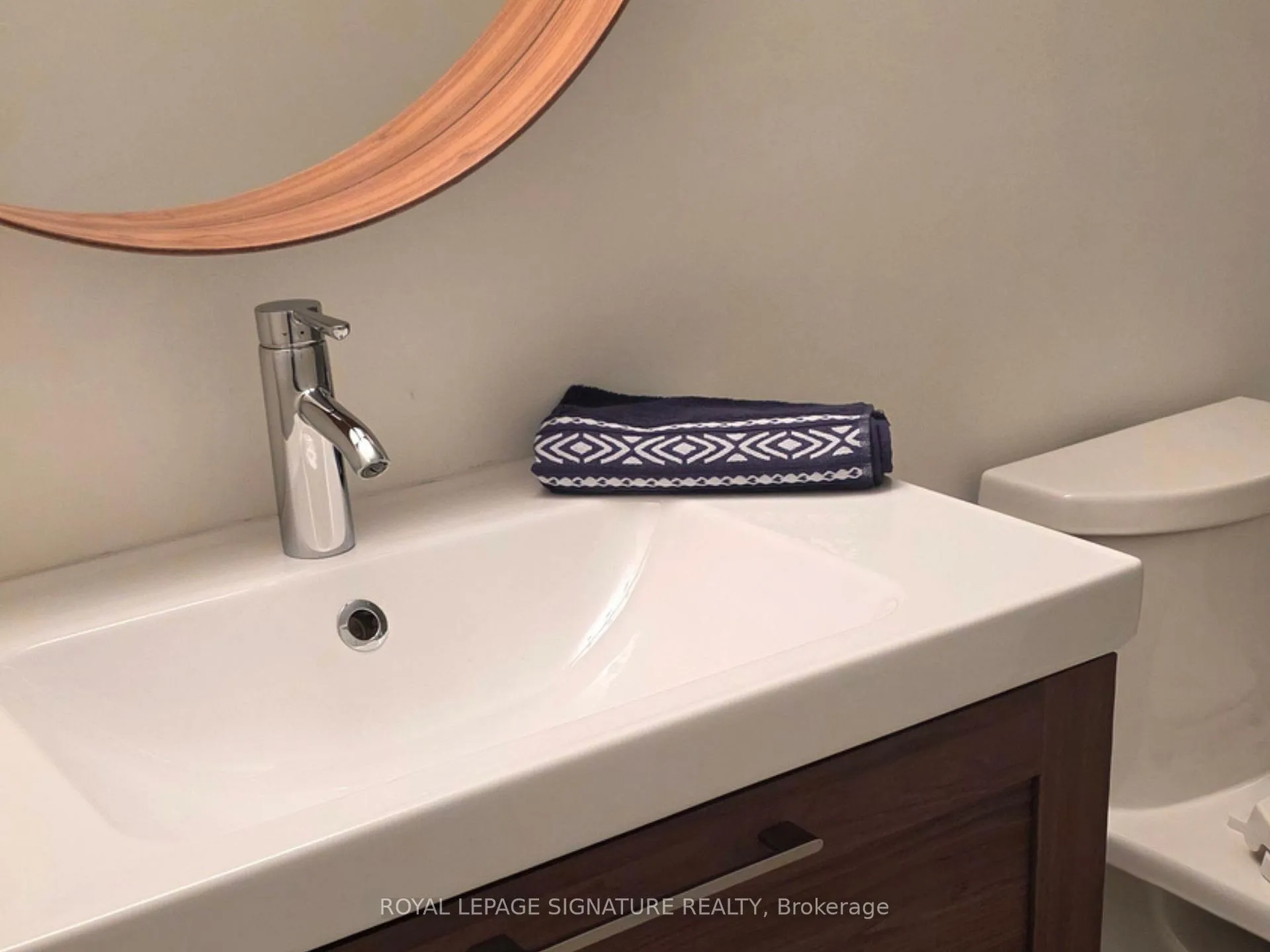 Photo 45 of 2096 Newell Crescent, Burlington, Orchard — HOMEH