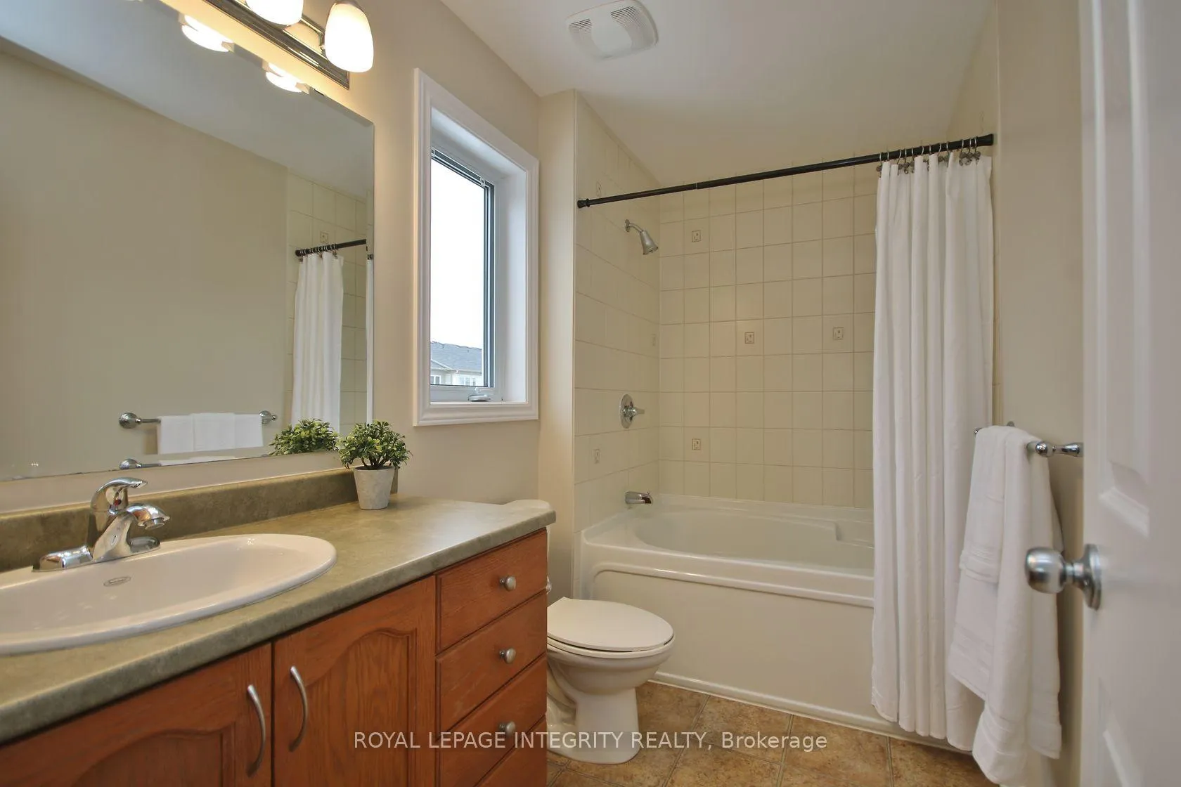Photo 11 of 314 Ventanna Way, Ottawa, Barrhaven - Strandherd — HOMEH