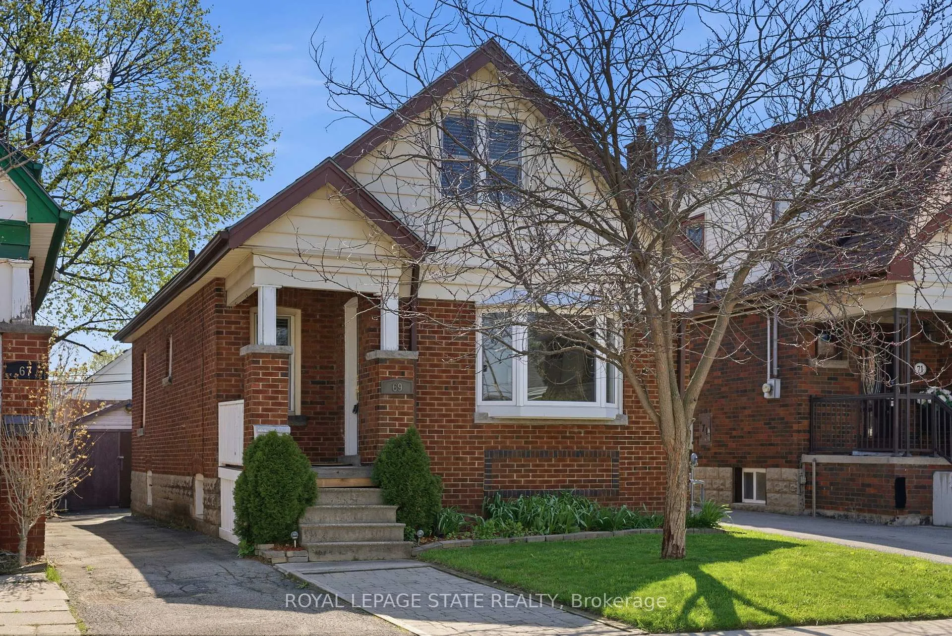 Photo 1 of 69 Houghton Avenue S, Hamilton, Delta — HOMEH