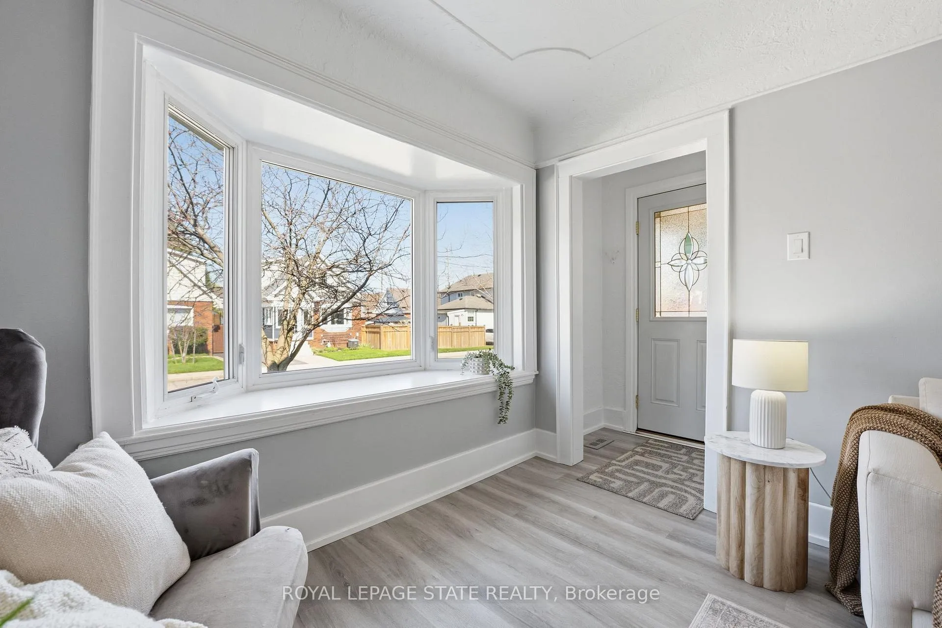 Photo 6 of 69 Houghton Avenue S, Hamilton, Delta — HOMEH
