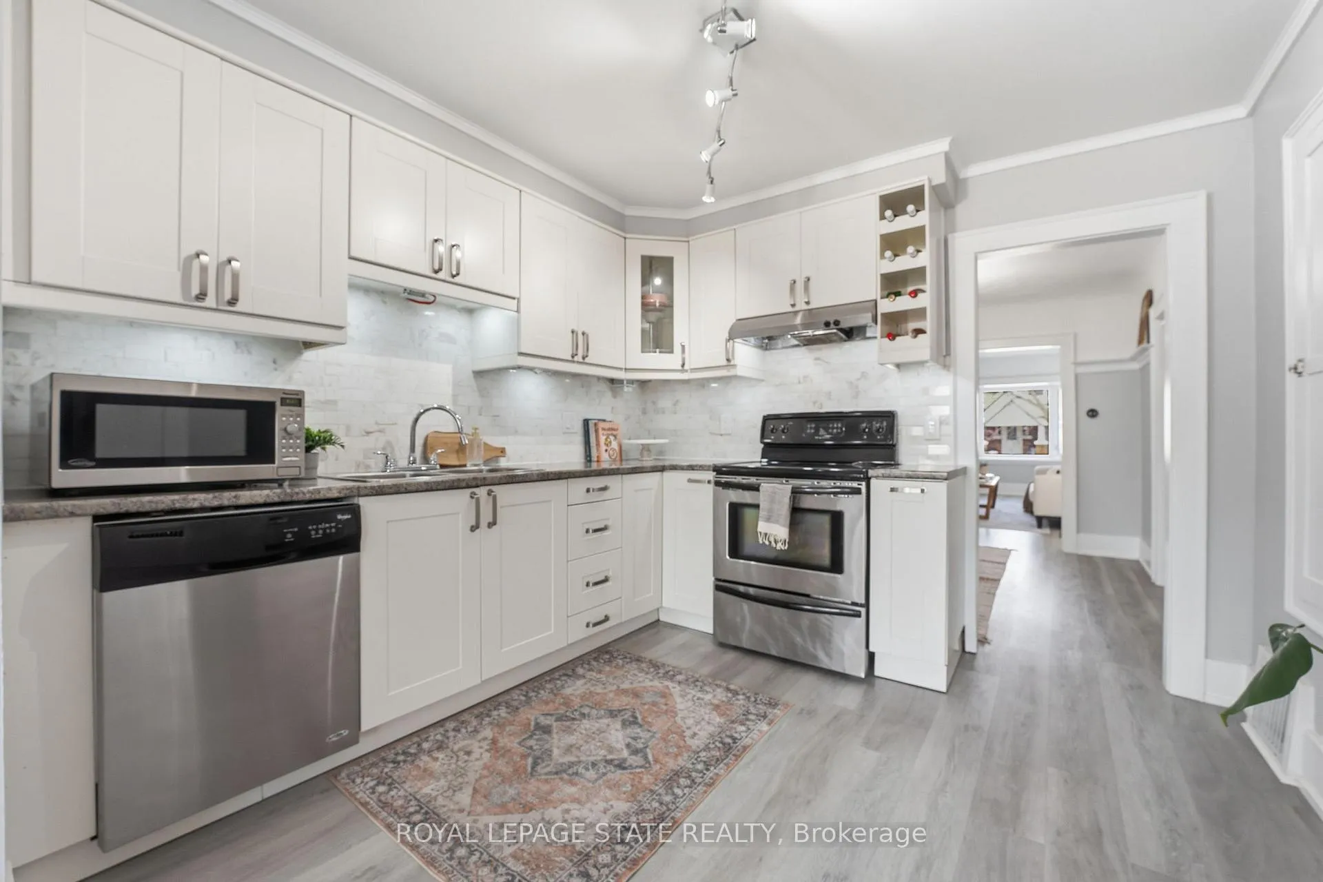 Photo 10 of 69 Houghton Avenue S, Hamilton, Delta — HOMEH