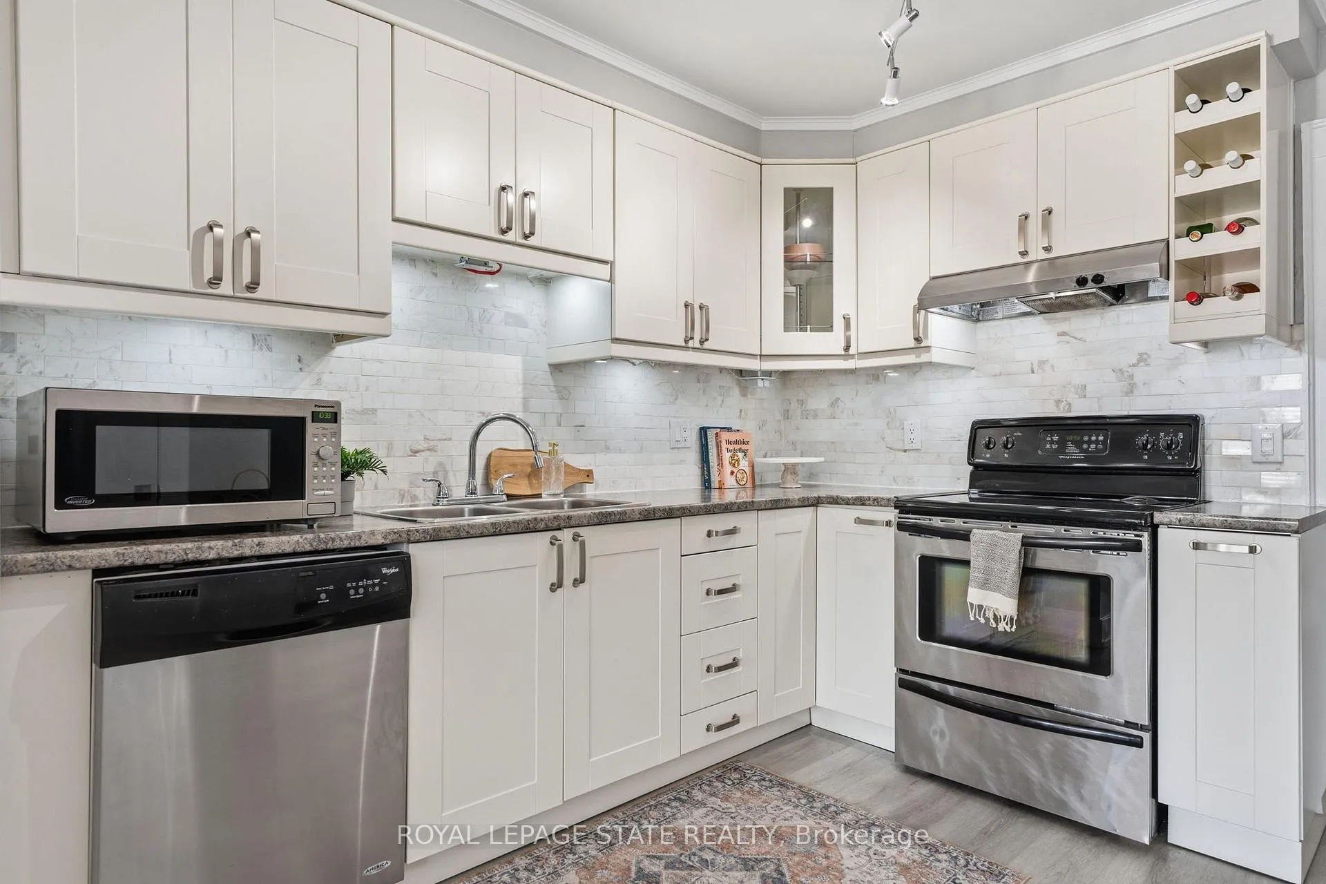 Photo 11 of 69 Houghton Avenue S, Hamilton, Delta — HOMEH