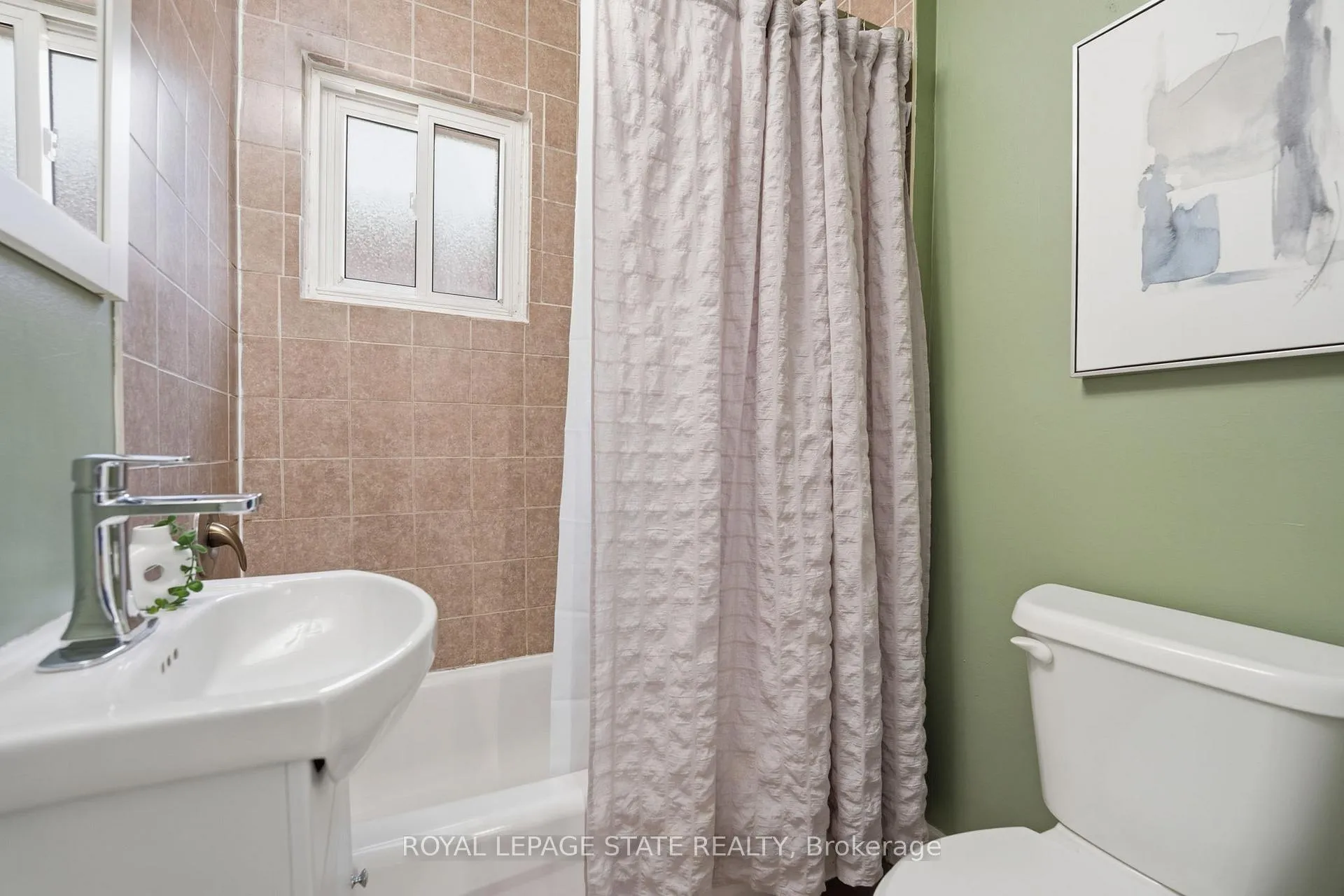 Photo 17 of 69 Houghton Avenue S, Hamilton, Delta — HOMEH