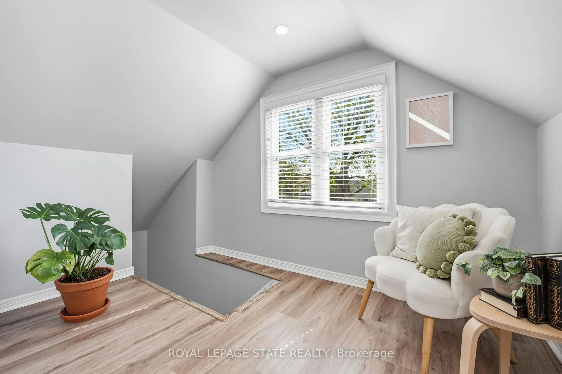 Photo 20 of 69 Houghton Avenue S, Hamilton, Delta — HOMEH