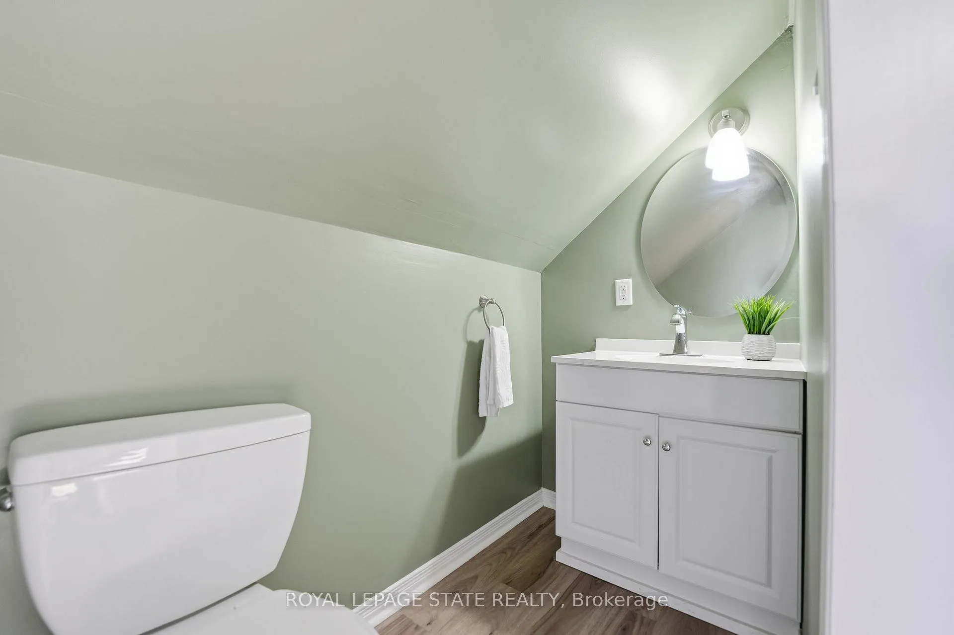 Photo 22 of 69 Houghton Avenue S, Hamilton, Delta — HOMEH