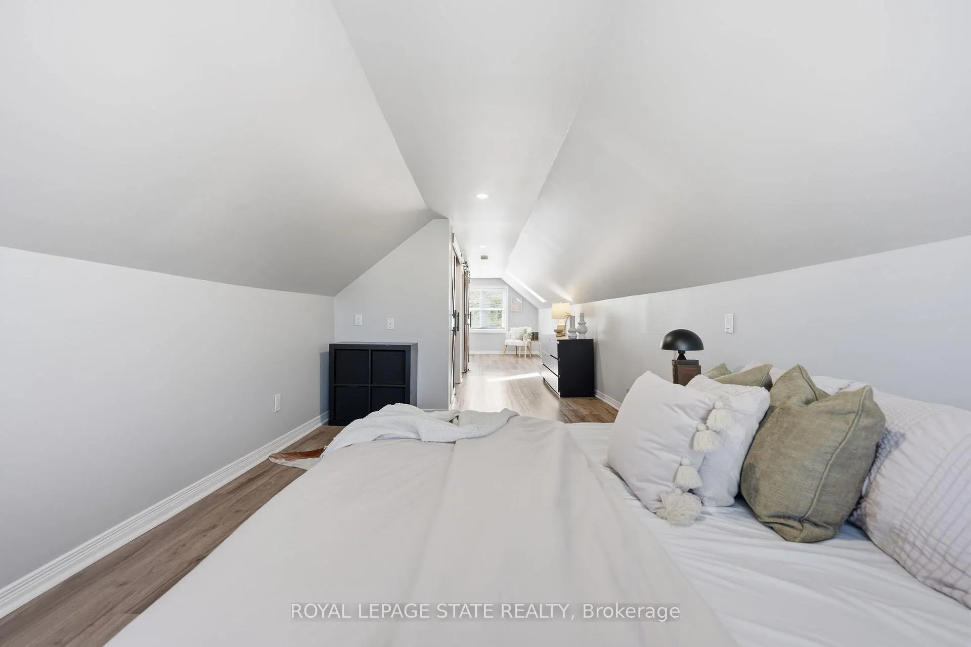 Photo 24 of 69 Houghton Avenue S, Hamilton, Delta — HOMEH