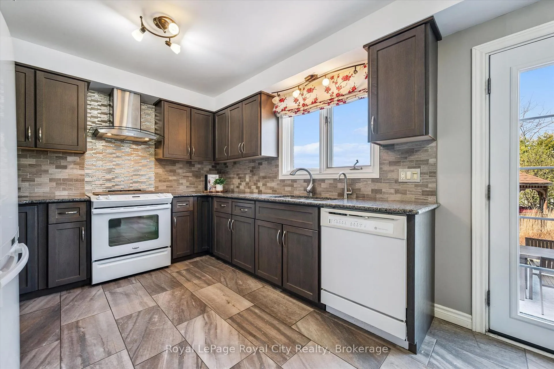 Photo 17 of 83 Pinnacle Crescent, Guelph, Willow West/Sugarbush/West Acres — HOMEH