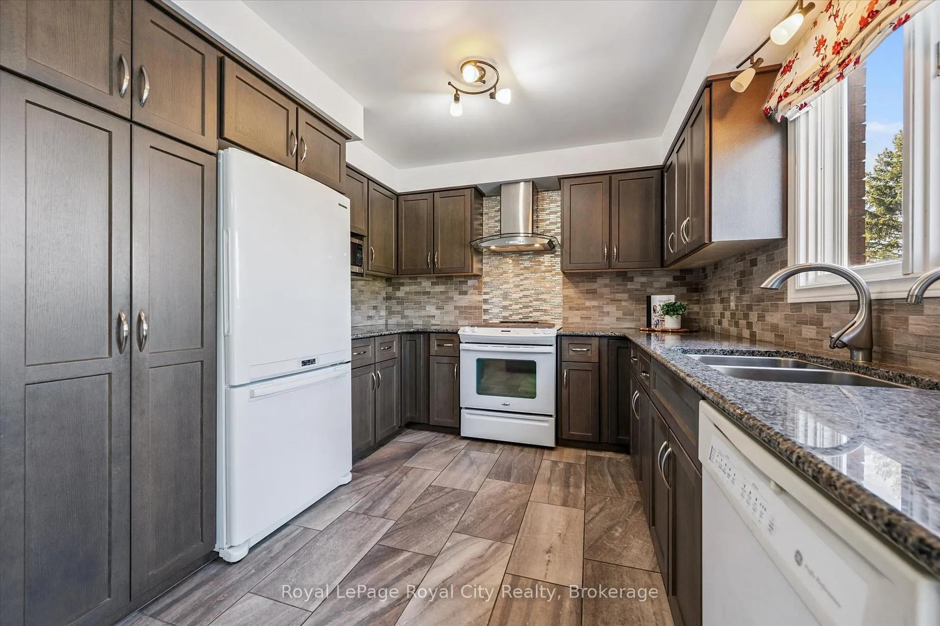 Photo 18 of 83 Pinnacle Crescent, Guelph, Willow West/Sugarbush/West Acres — HOMEH