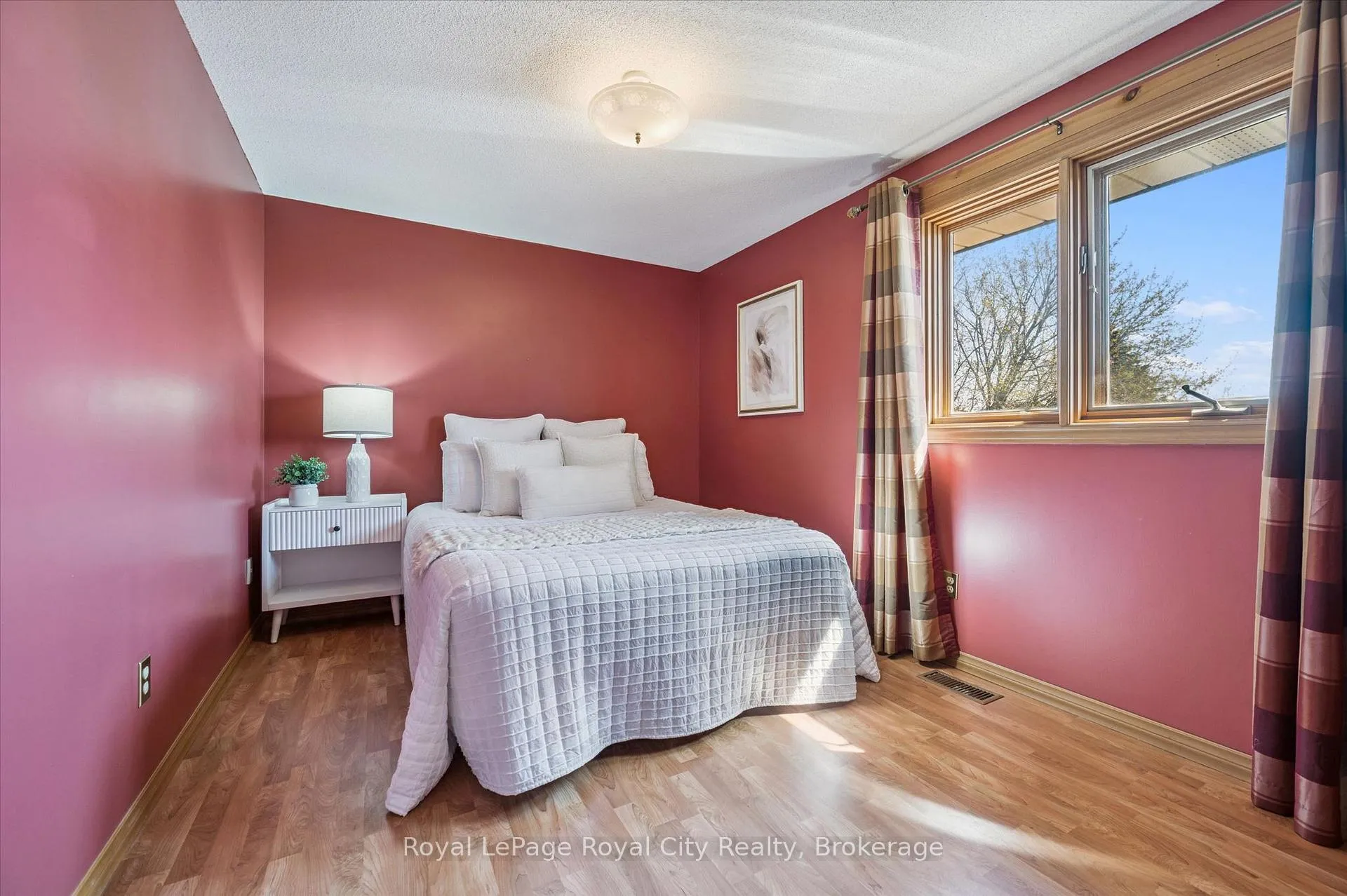 Photo 34 of 83 Pinnacle Crescent, Guelph, Willow West/Sugarbush/West Acres — HOMEH