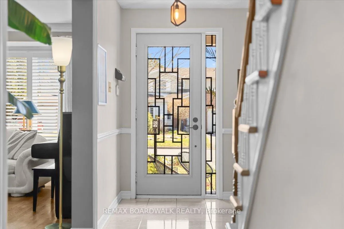 Photo 3 of 1594 Meadowfield Place, Ottawa, Chapel Hill — HOMEH