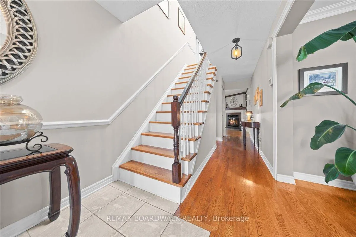 Photo 4 of 1594 Meadowfield Place, Ottawa, Chapel Hill — HOMEH