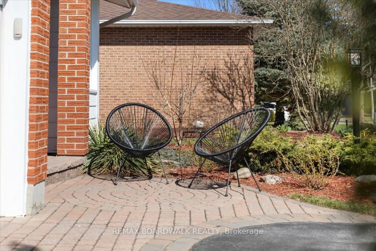 Photo 37 of 1594 Meadowfield Place, Ottawa, Chapel Hill — HOMEH