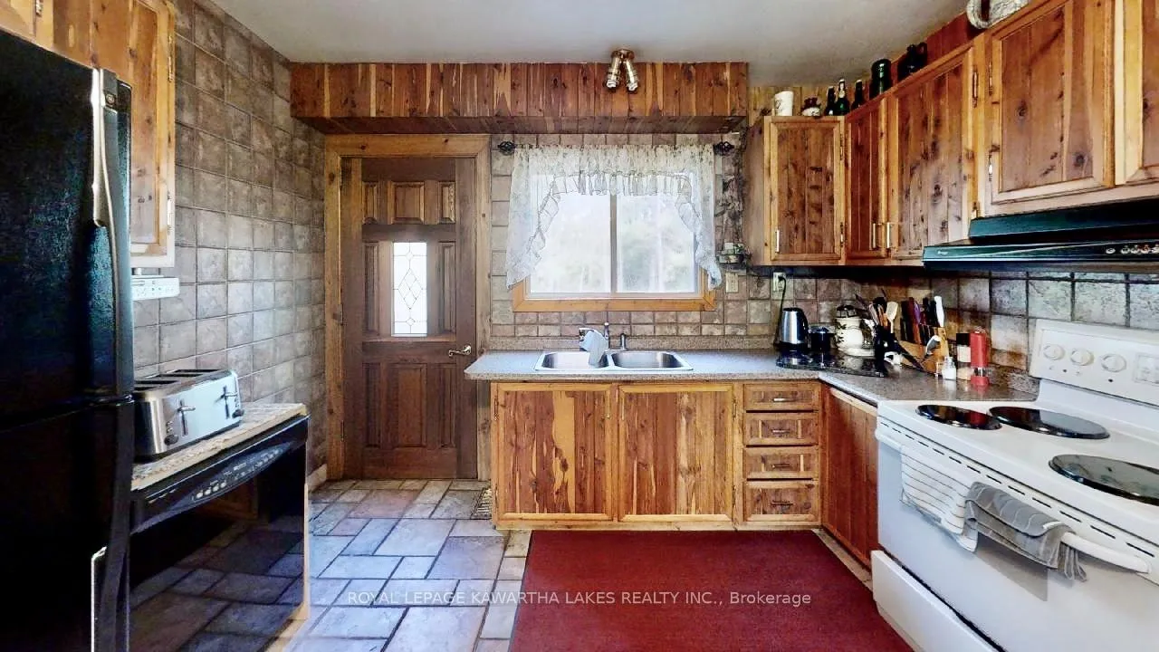 Photo 13 of 16 Halmar Park Road, Georgina, Pefferlaw — HOMEH