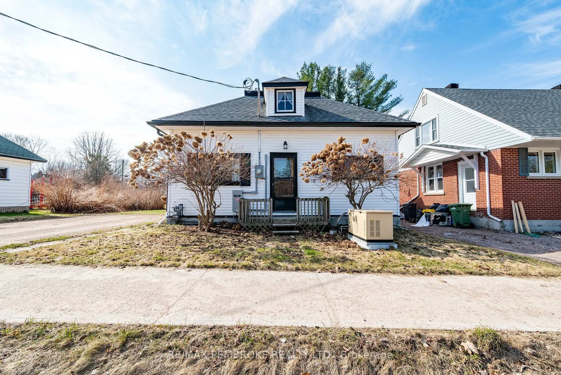 Photo 2 of 354 Irving Street, Pembroke — HOMEH