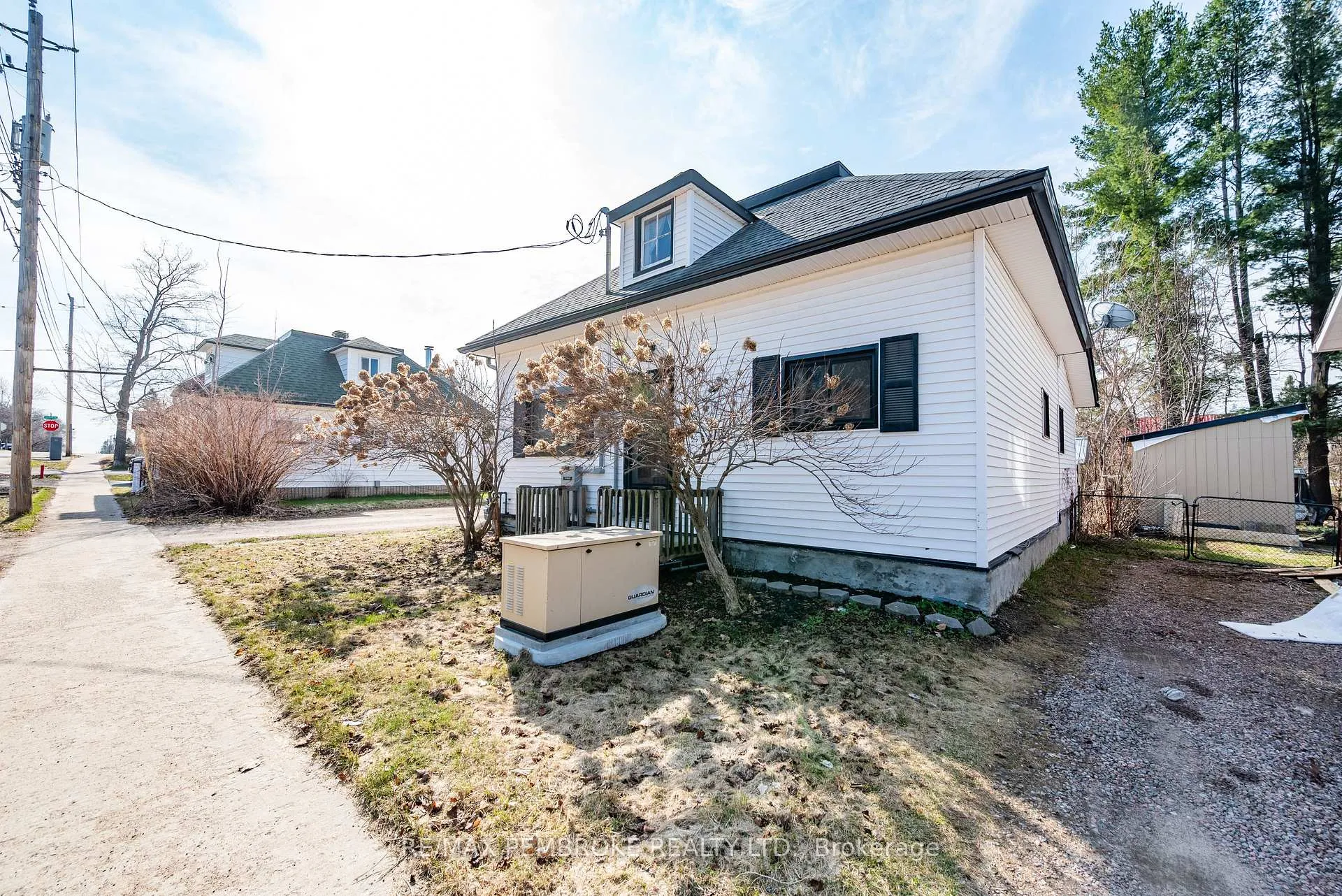 Photo 3 of 354 Irving Street, Pembroke — HOMEH
