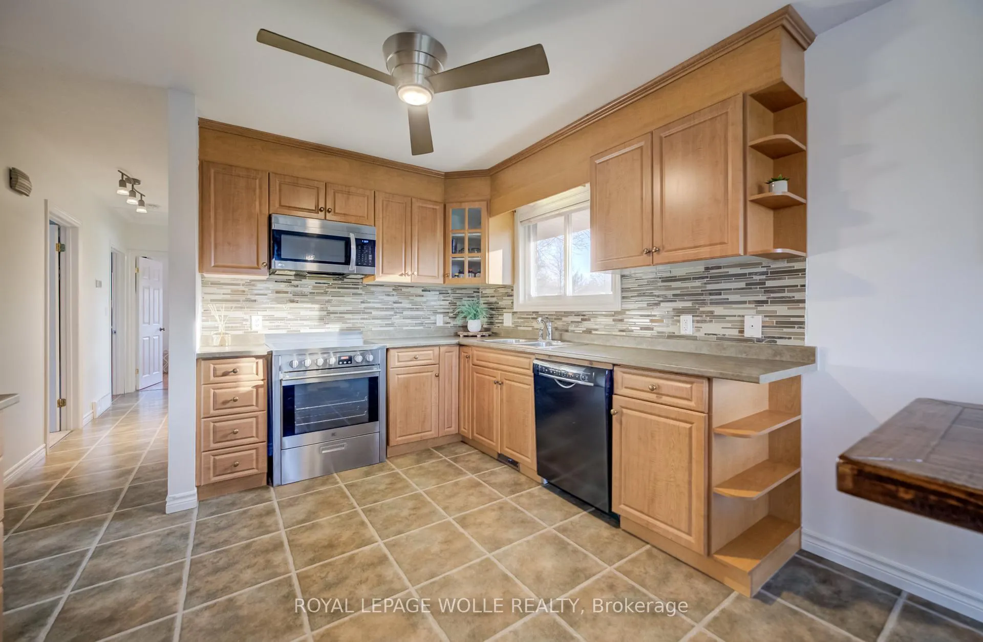 Photo 8 of 22 Duncairn Avenue, Kitchener — HOMEH