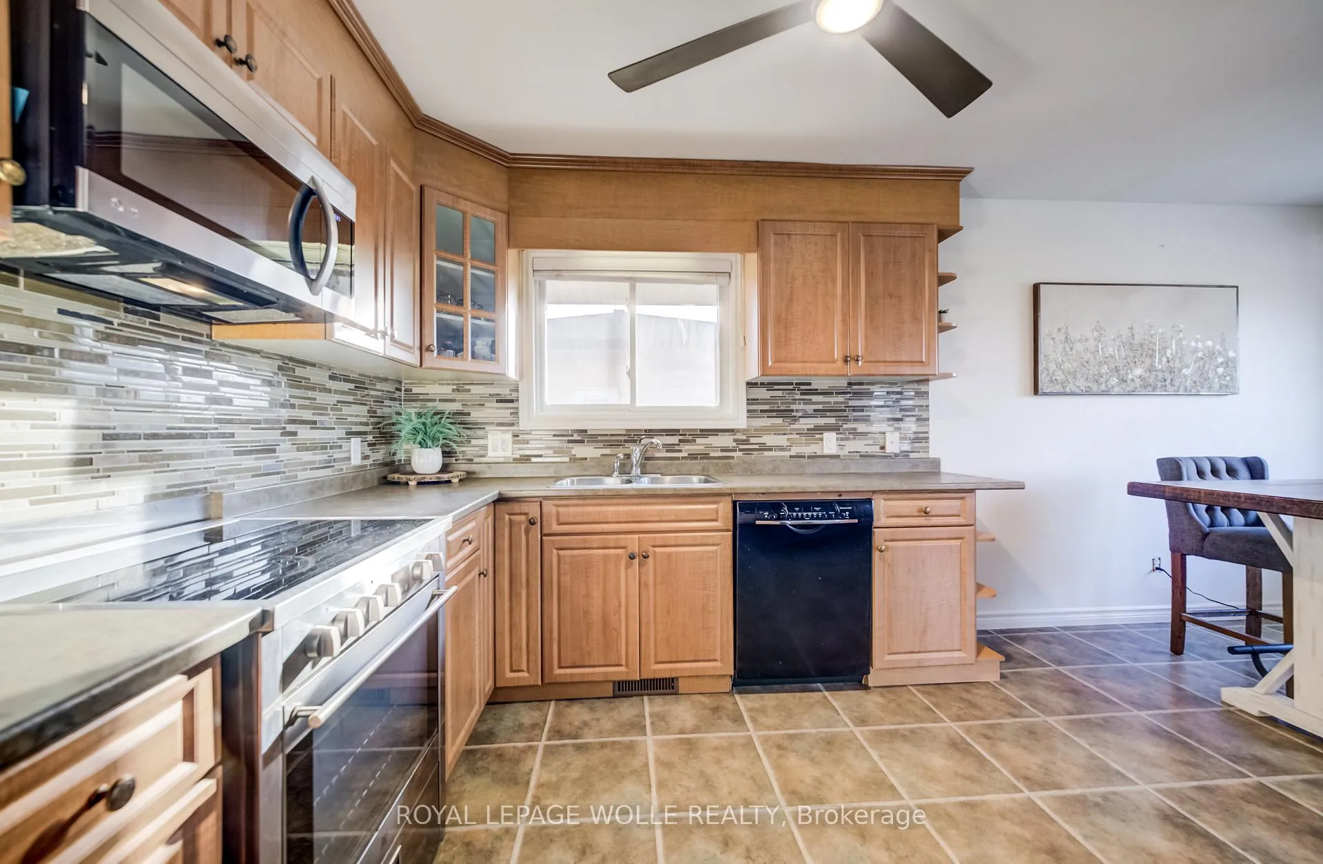 Photo 9 of 22 Duncairn Avenue, Kitchener — HOMEH