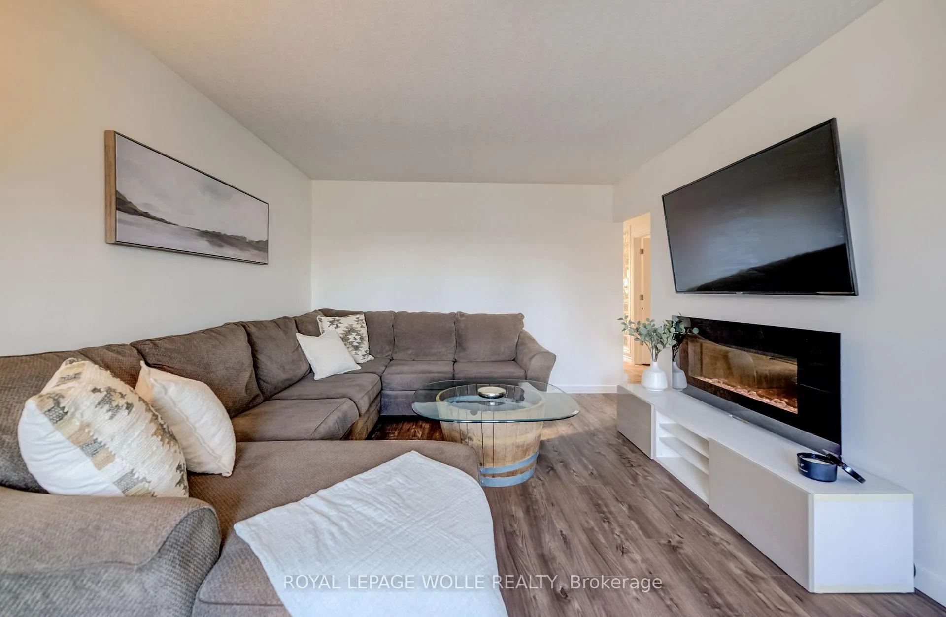 Photo 14 of 22 Duncairn Avenue, Kitchener — HOMEH