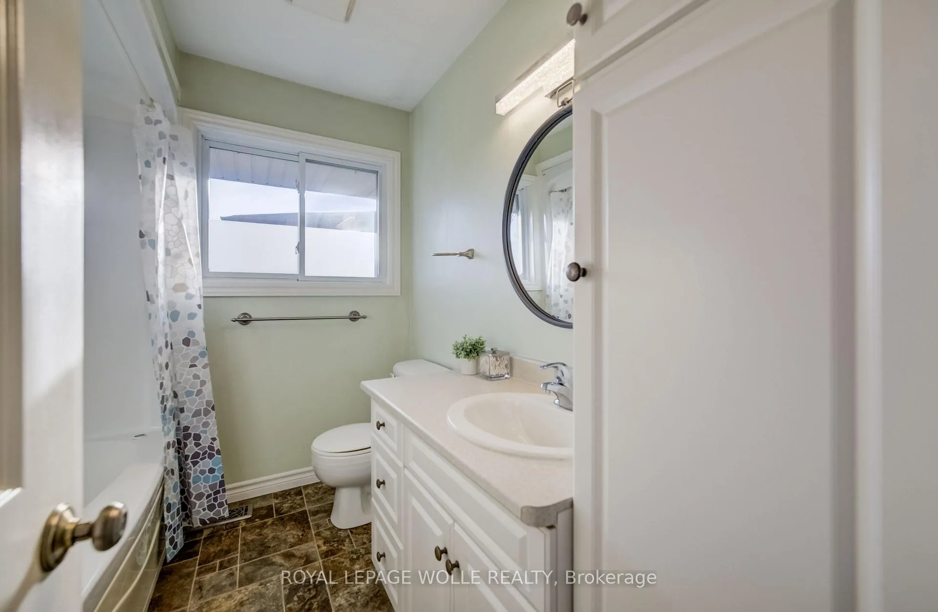 Photo 22 of 22 Duncairn Avenue, Kitchener — HOMEH